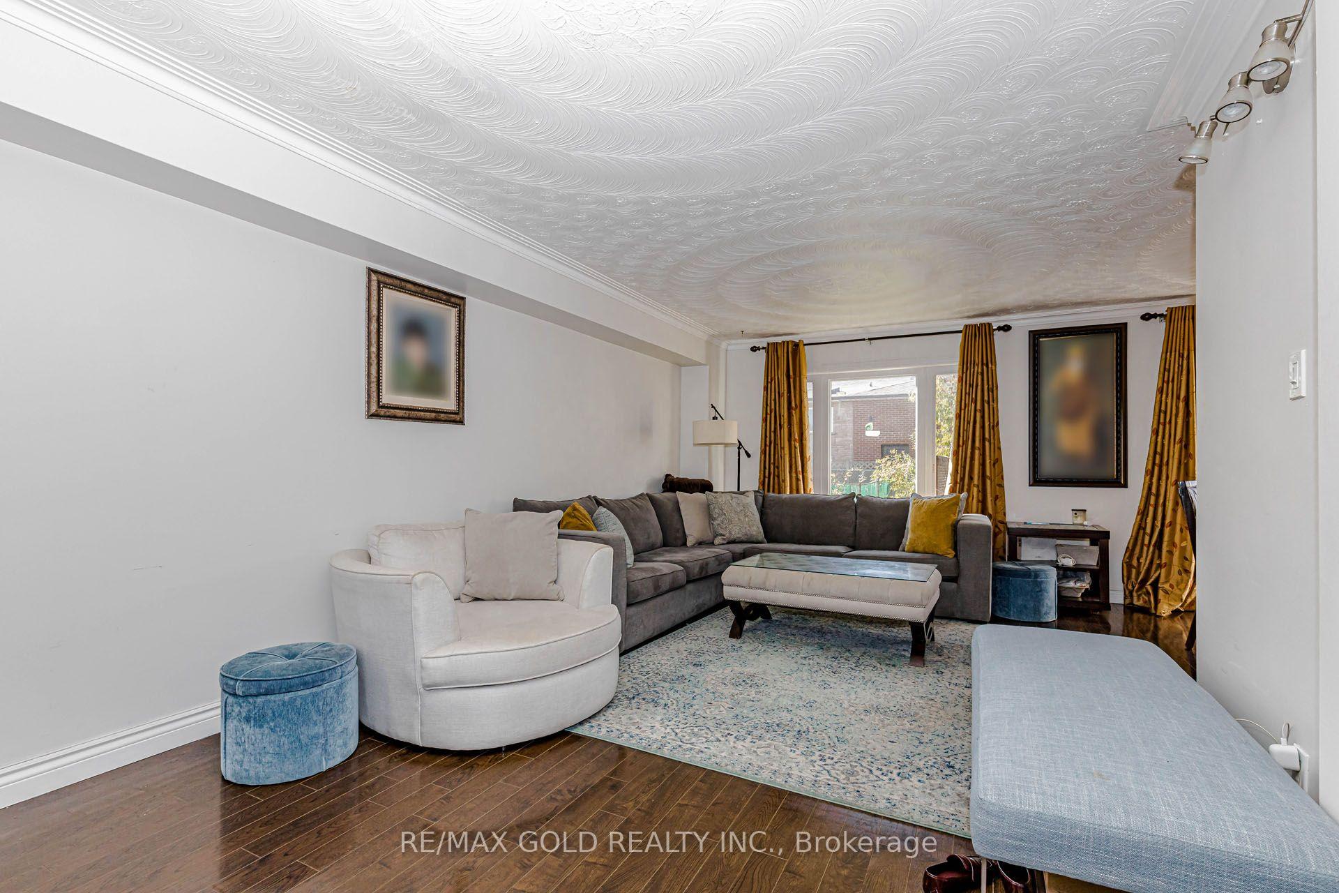 Photo 5 of 7262 Sigsbee Drive, Mississauga, Malton — HOMEH