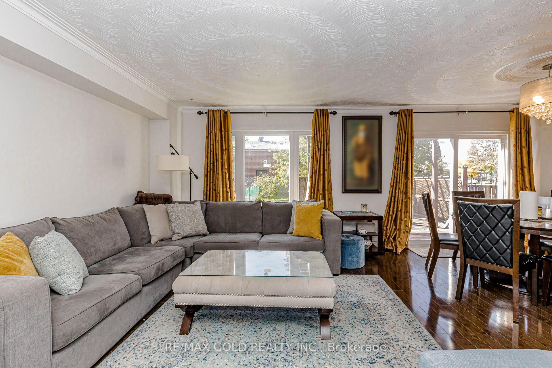 Photo 6 of 7262 Sigsbee Drive, Mississauga, Malton — HOMEH