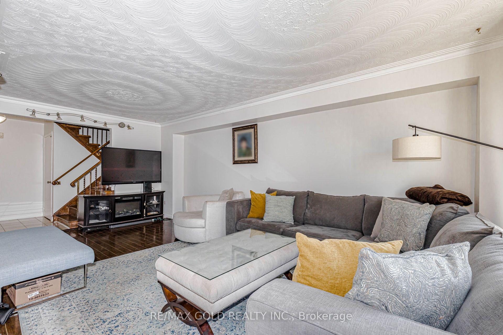 Photo 7 of 7262 Sigsbee Drive, Mississauga, Malton — HOMEH
