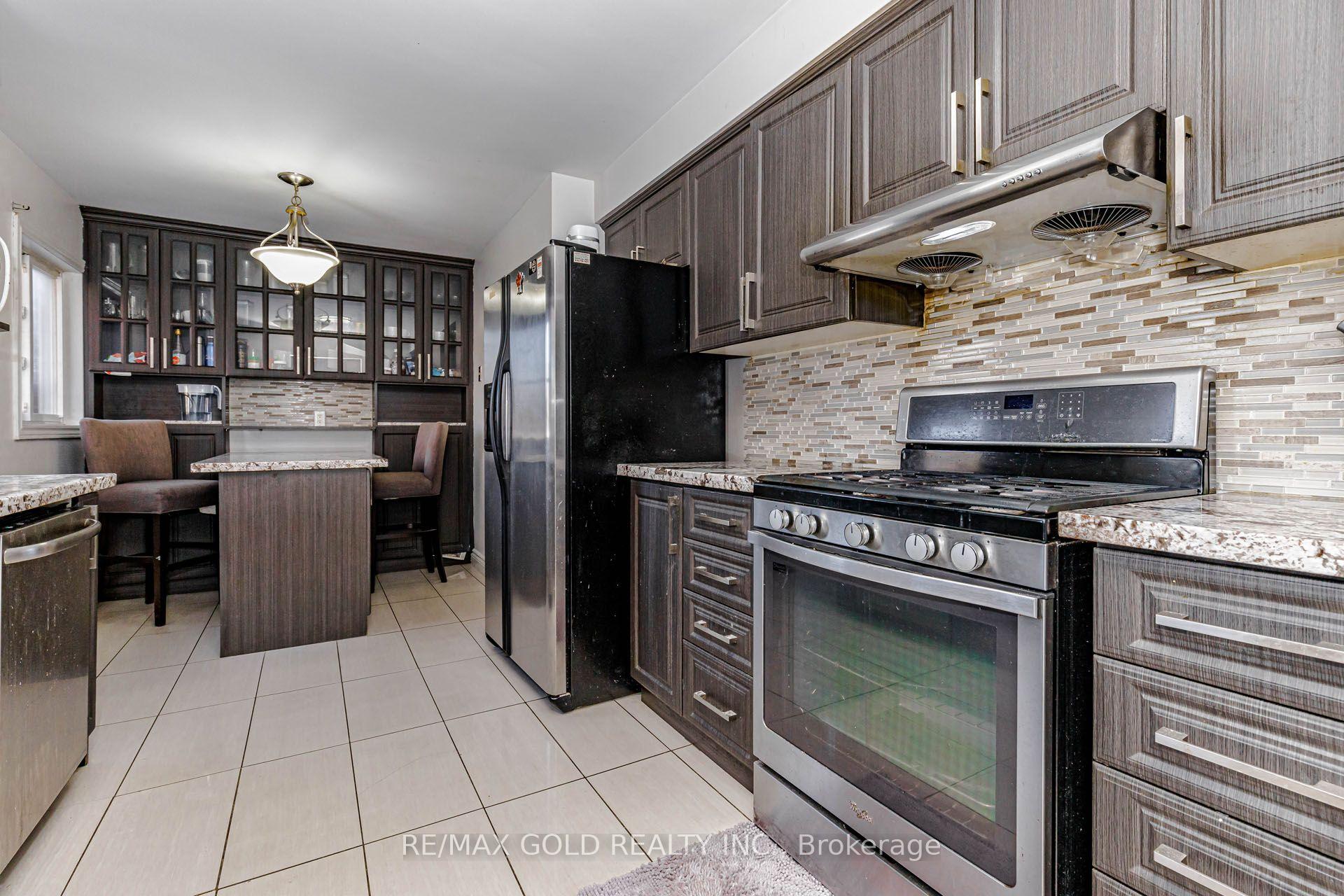 Photo 10 of 7262 Sigsbee Drive, Mississauga, Malton — HOMEH