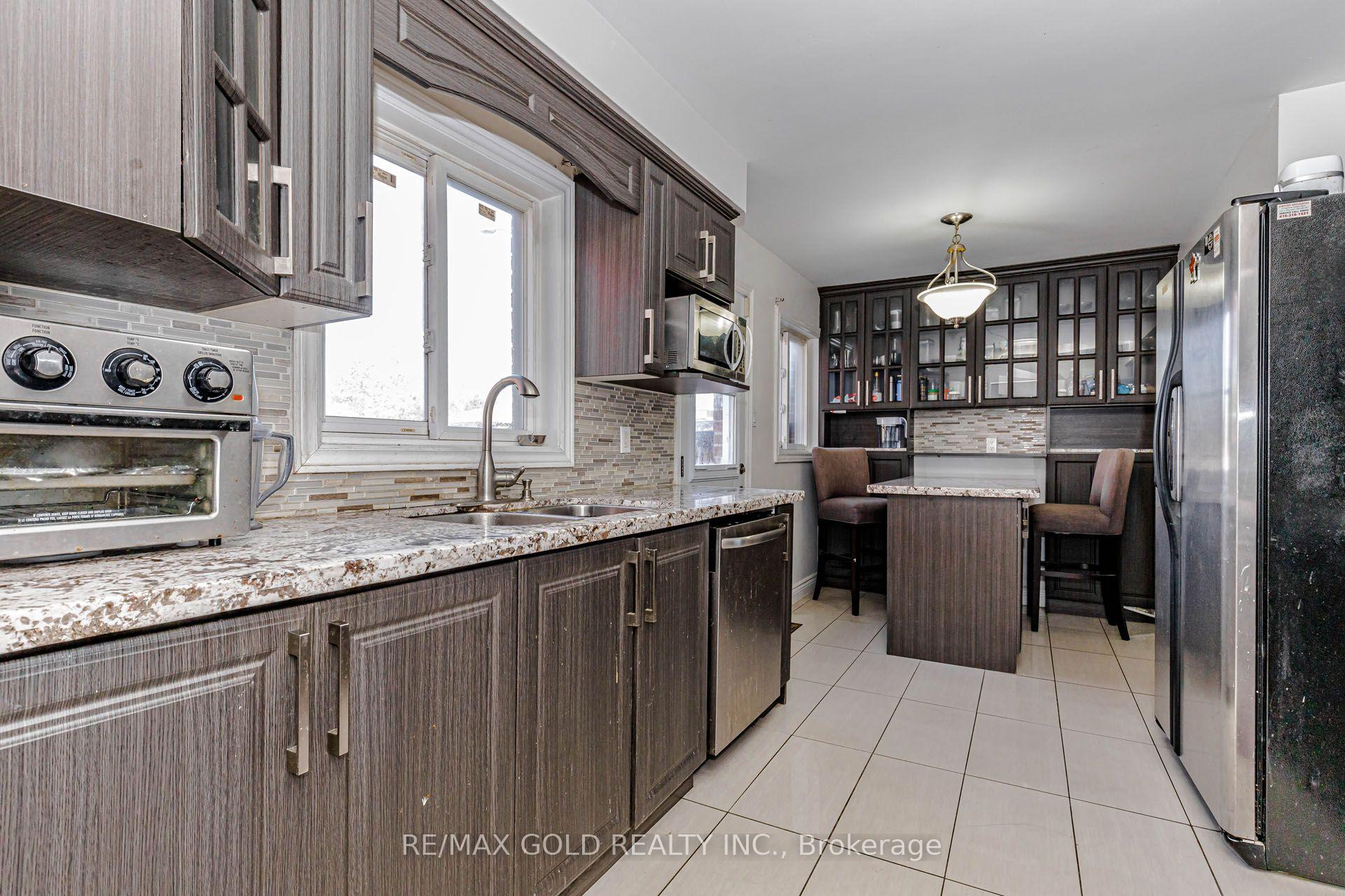 Photo 11 of 7262 Sigsbee Drive, Mississauga, Malton — HOMEH