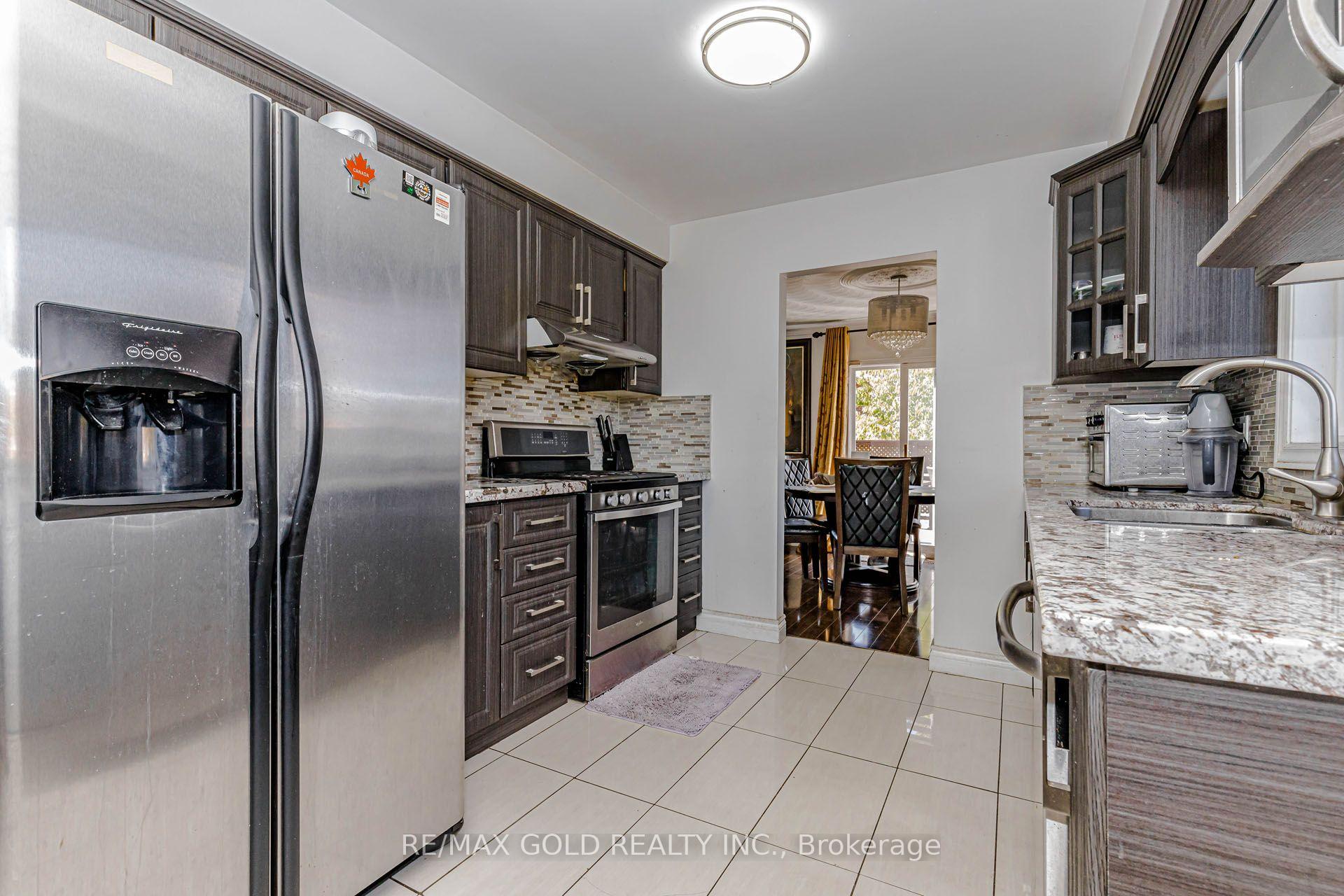 Photo 12 of 7262 Sigsbee Drive, Mississauga, Malton — HOMEH