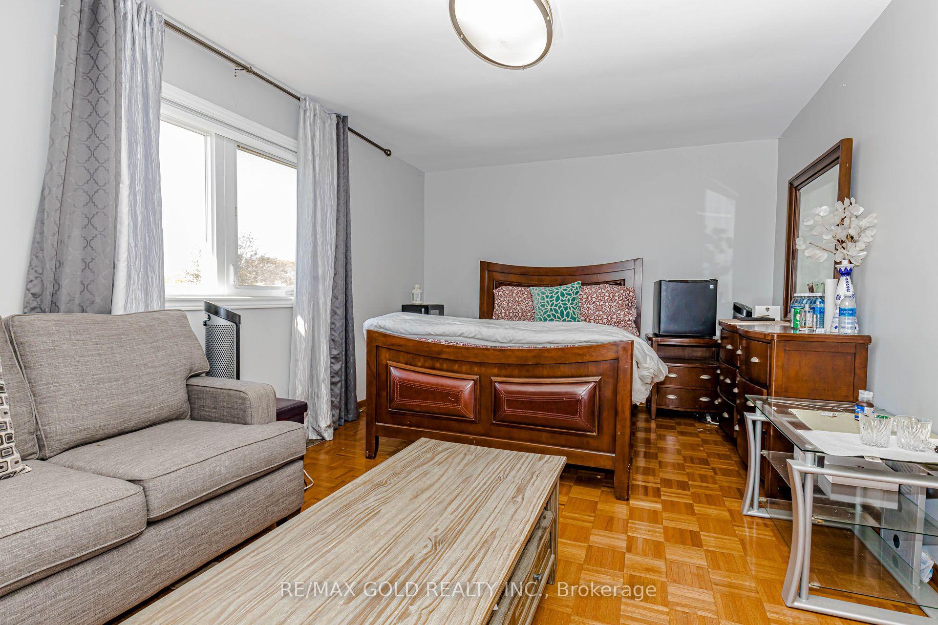 Photo 14 of 7262 Sigsbee Drive, Mississauga, Malton — HOMEH