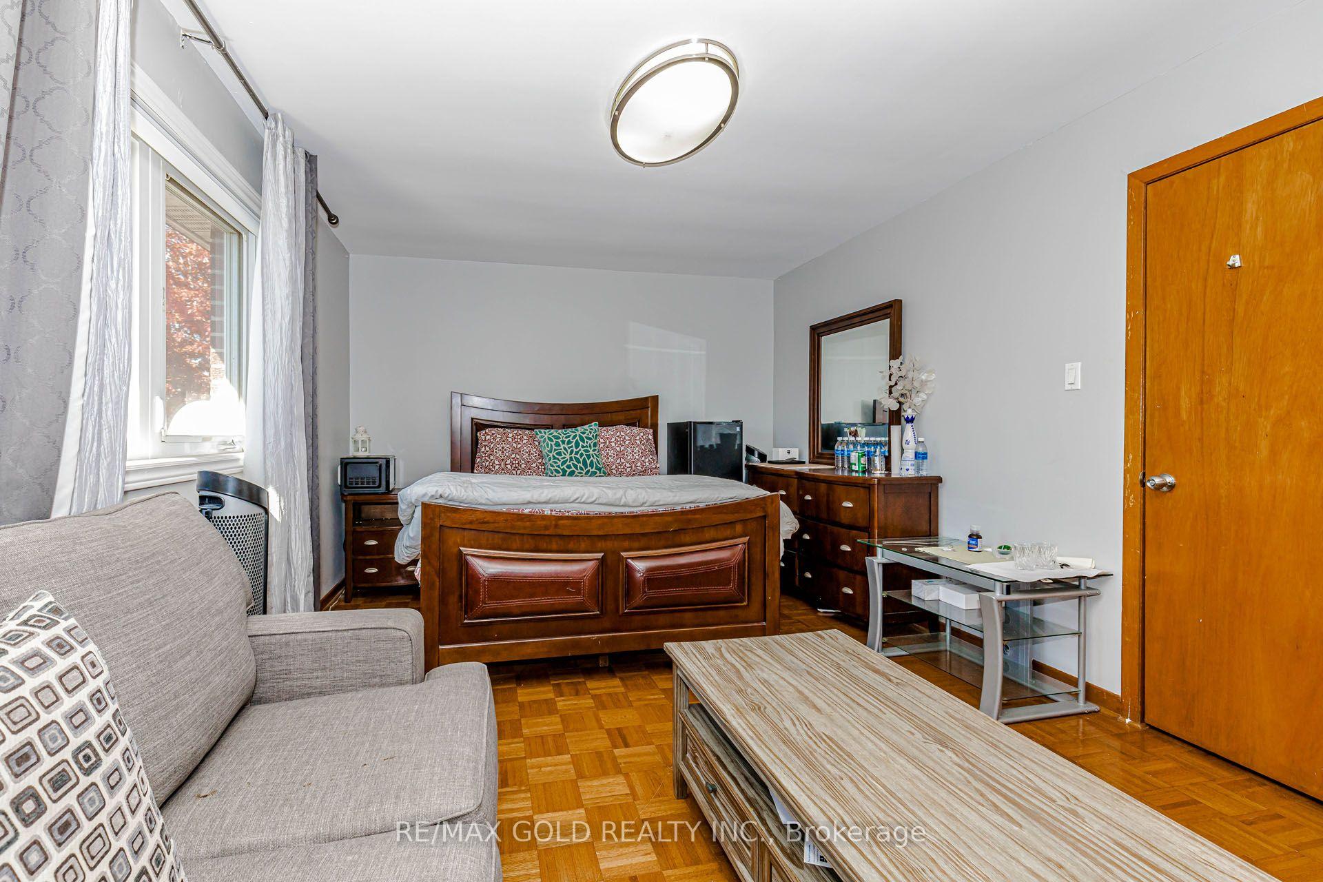Photo 15 of 7262 Sigsbee Drive, Mississauga, Malton — HOMEH