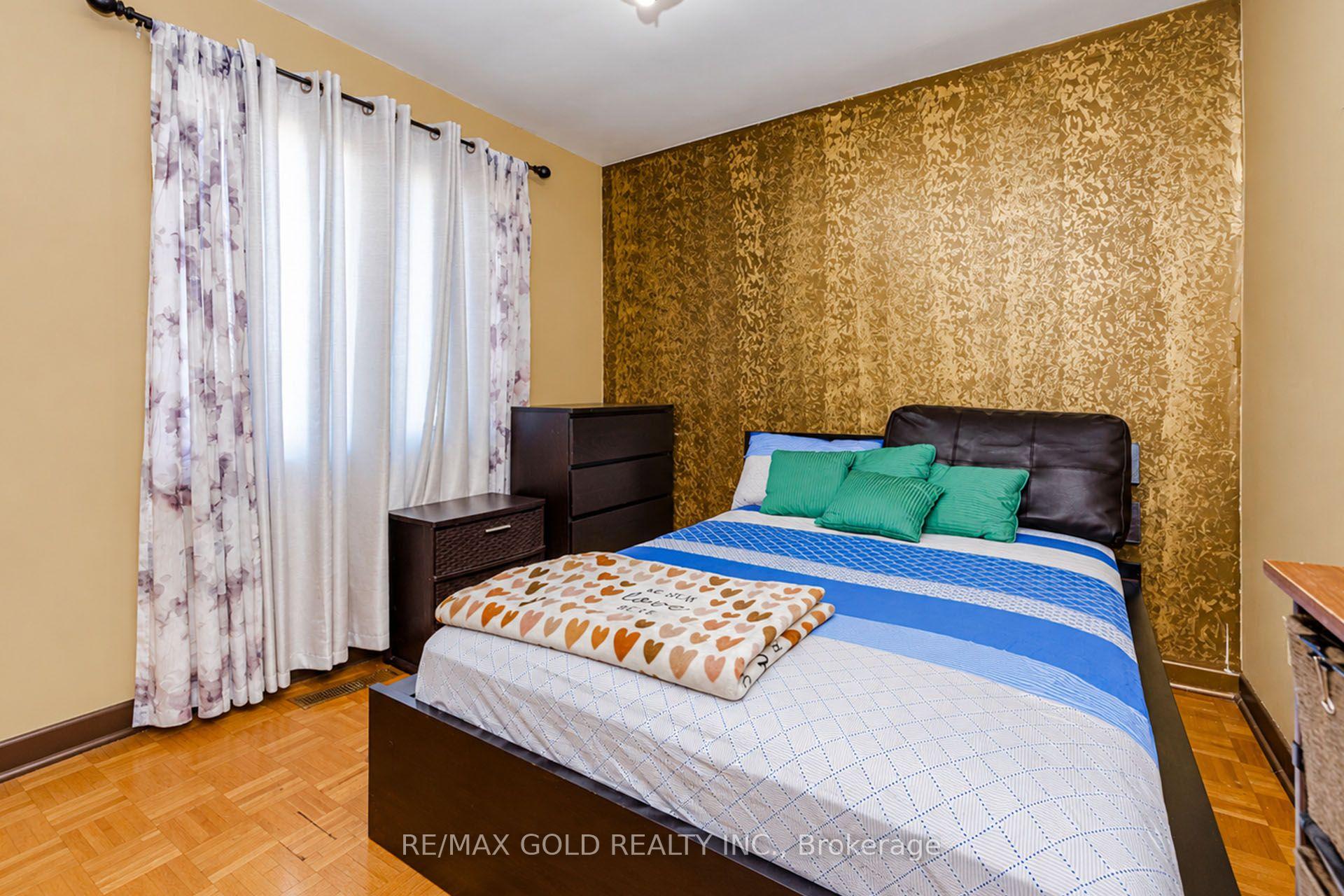 Photo 17 of 7262 Sigsbee Drive, Mississauga, Malton — HOMEH