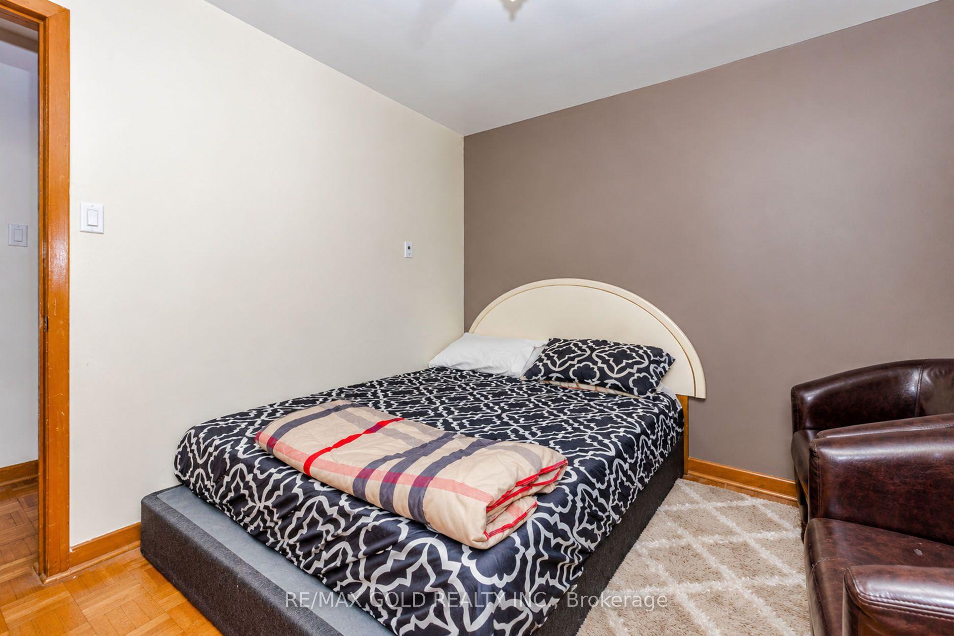 Photo 20 of 7262 Sigsbee Drive, Mississauga, Malton — HOMEH