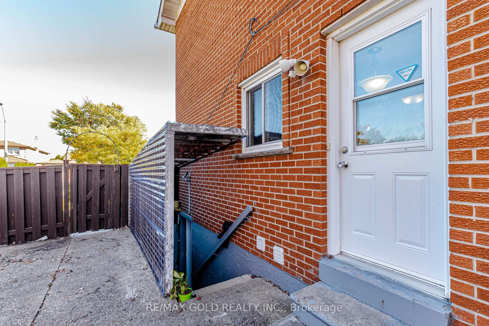 Photo 22 of 7262 Sigsbee Drive, Mississauga, Malton — HOMEH
