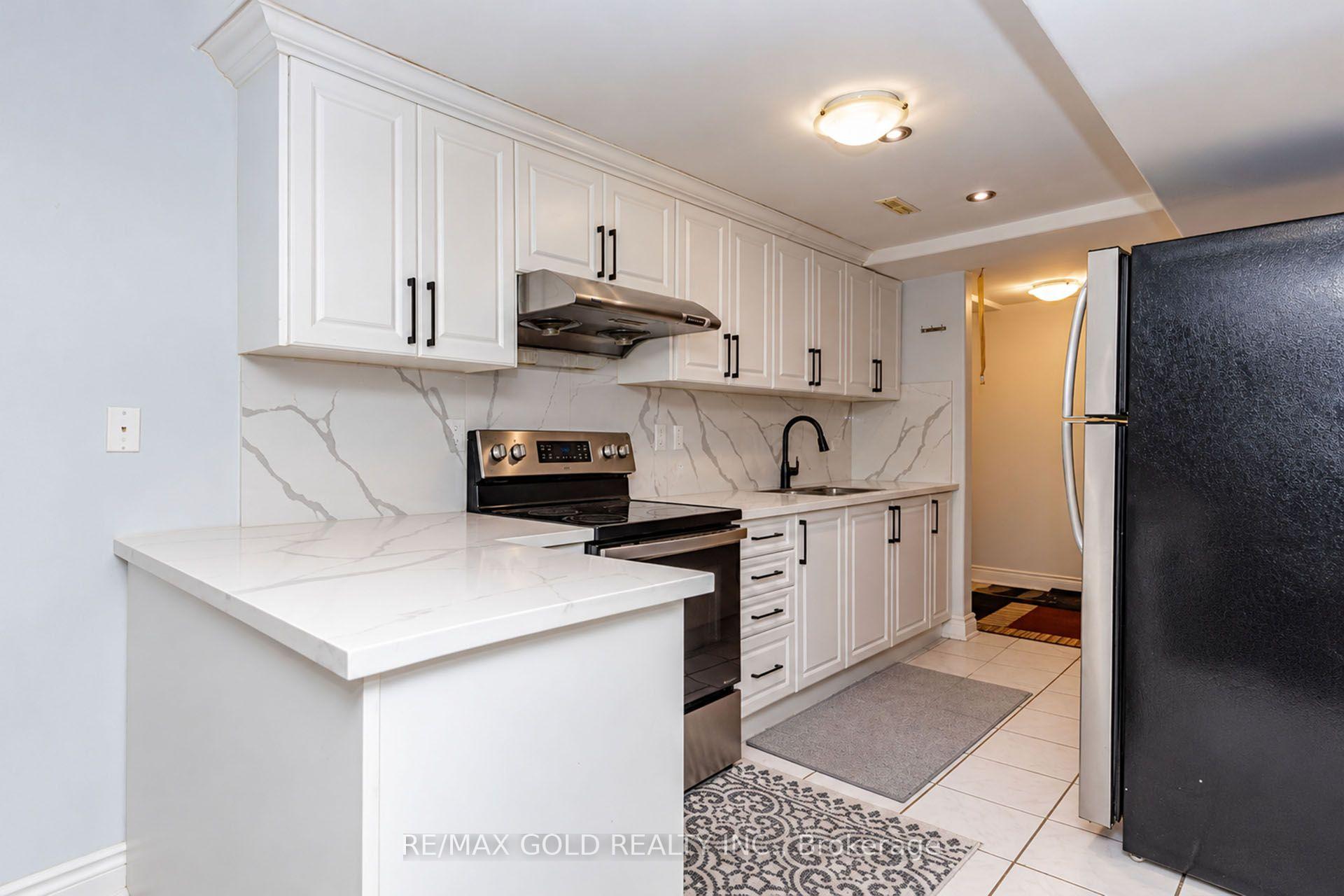 Photo 24 of 7262 Sigsbee Drive, Mississauga, Malton — HOMEH