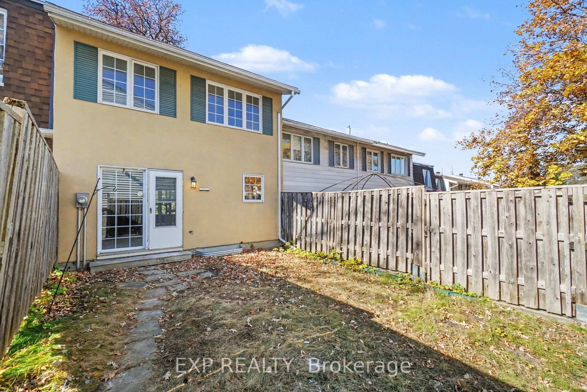 Photo 3 of Unit 20, 2300 Ogilvie Road, Ottawa, Beaconwood — HOMEH