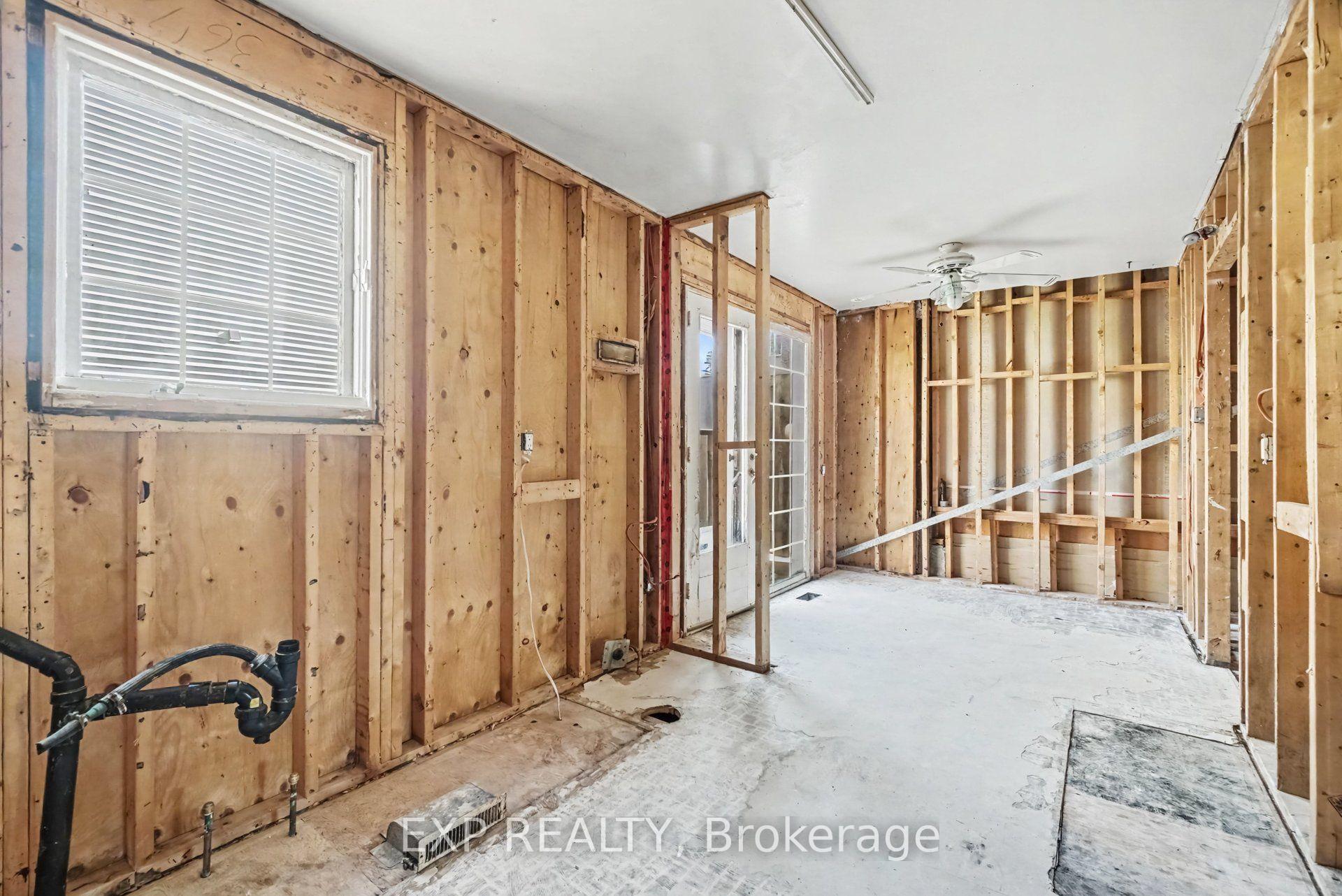 Photo 12 of Unit 20, 2300 Ogilvie Road, Ottawa, Beaconwood — HOMEH