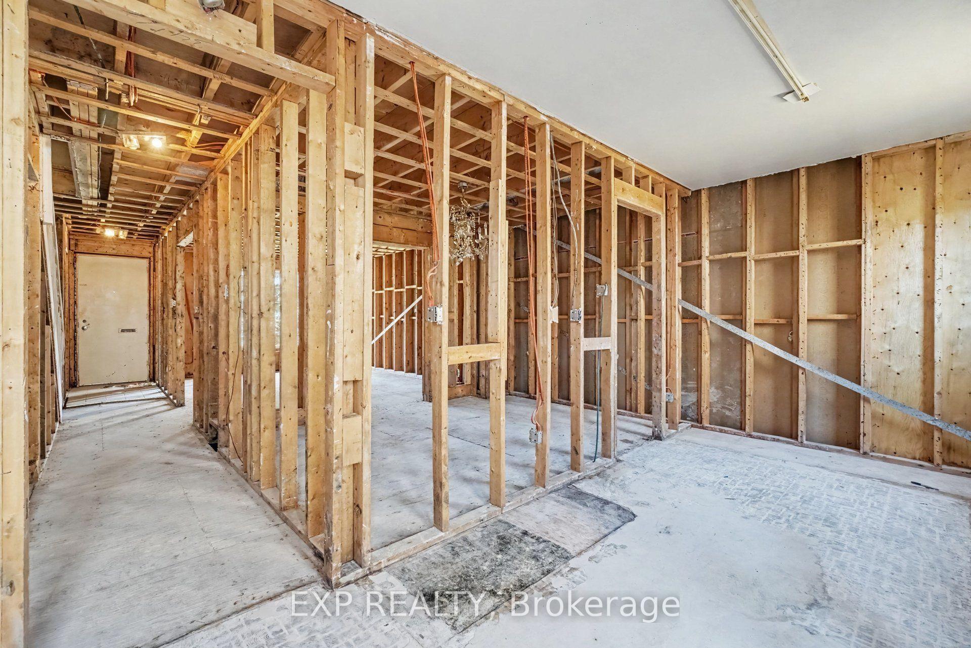 Photo 13 of Unit 20, 2300 Ogilvie Road, Ottawa, Beaconwood — HOMEH