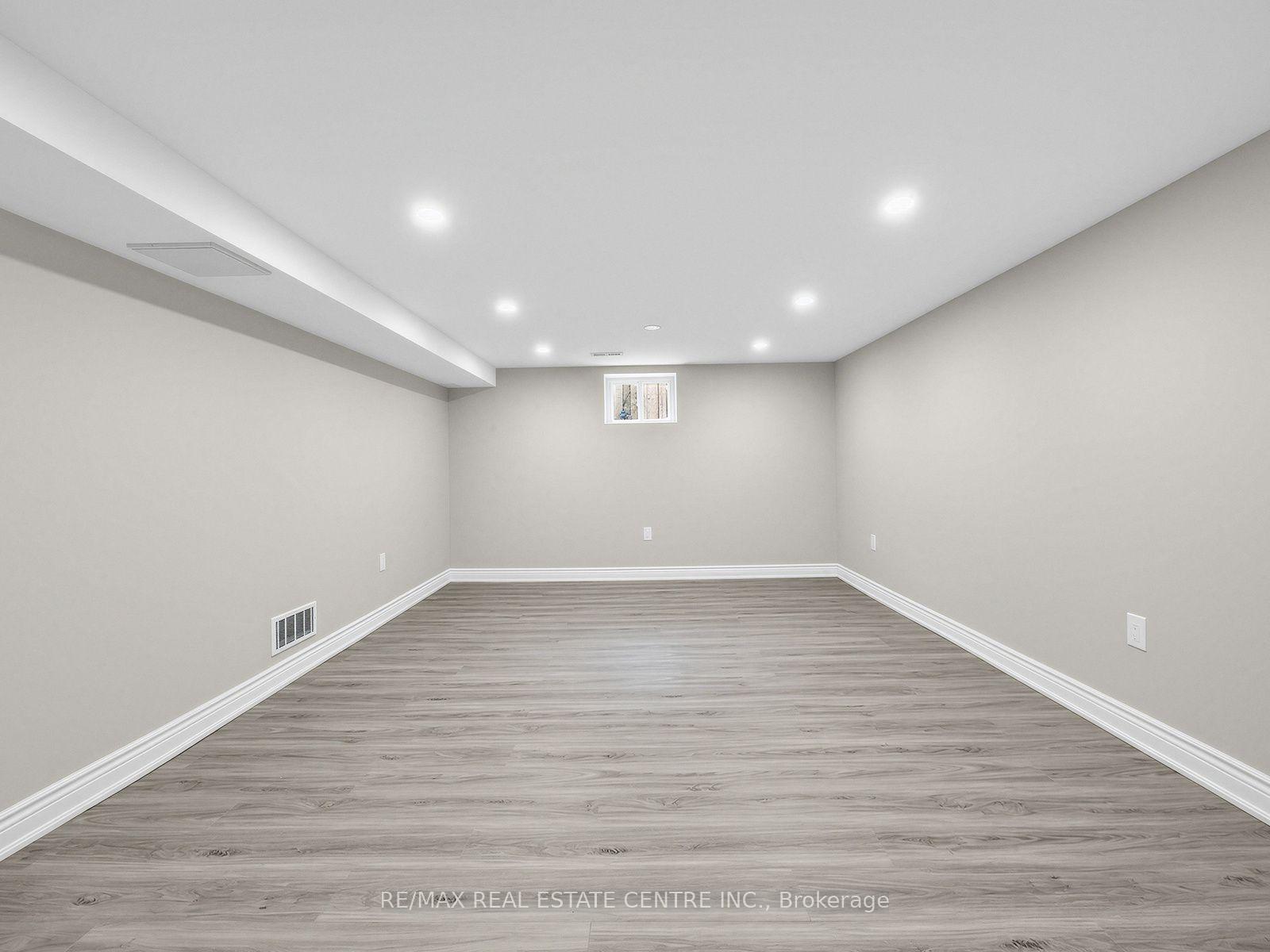 Photo 10 of 14 Flora Drive, Scarborough, Dorset Park — HOMEH