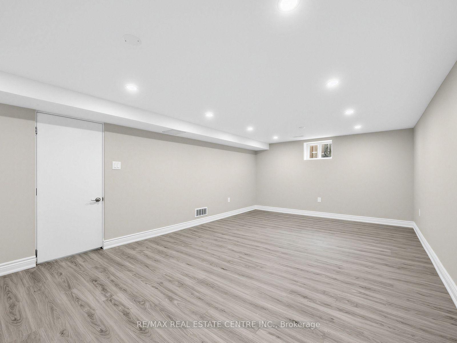 Photo 11 of 14 Flora Drive, Scarborough, Dorset Park — HOMEH
