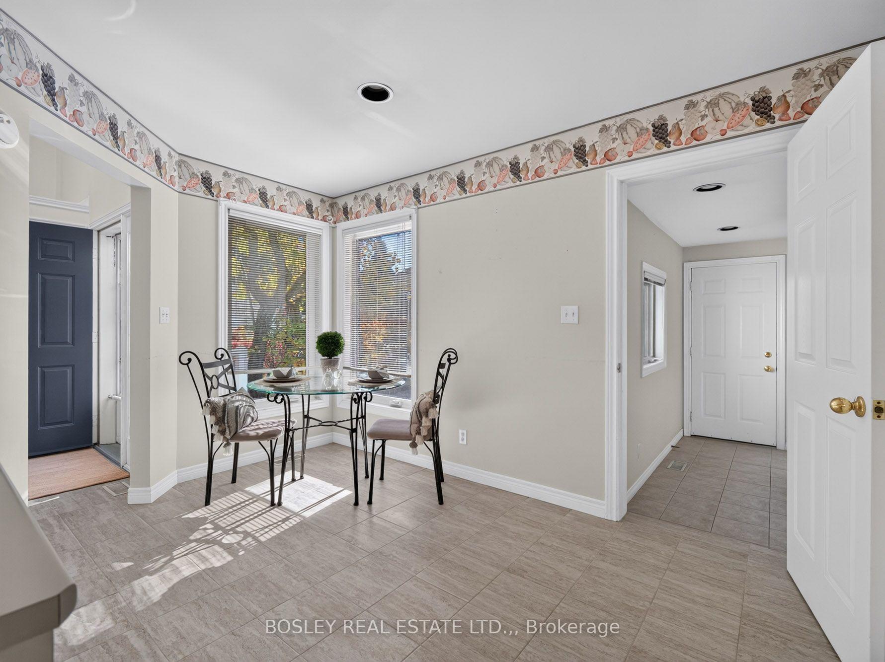 Photo 6 of Unit 18, 3 Lakeside Drive, St. Catharines, Port Weller — HOMEH