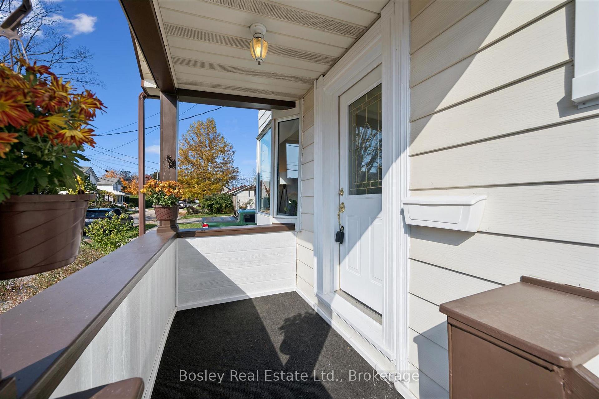 Photo 5 of 31 Jane St Street, Guelph, St. George's — HOMEH