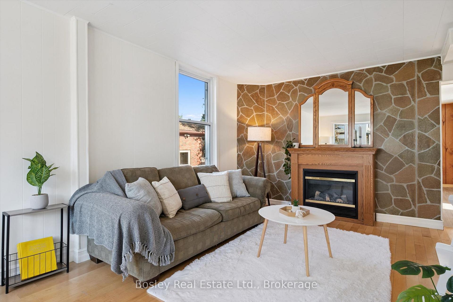 Photo 7 of 31 Jane St Street, Guelph, St. George's — HOMEH