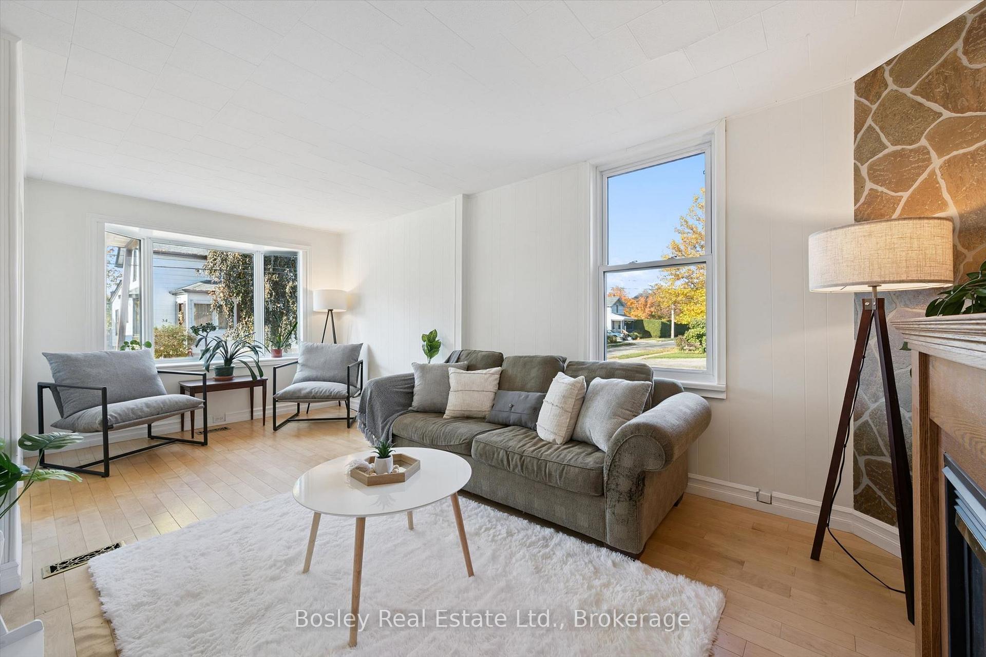 Photo 8 of 31 Jane St Street, Guelph, St. George's — HOMEH