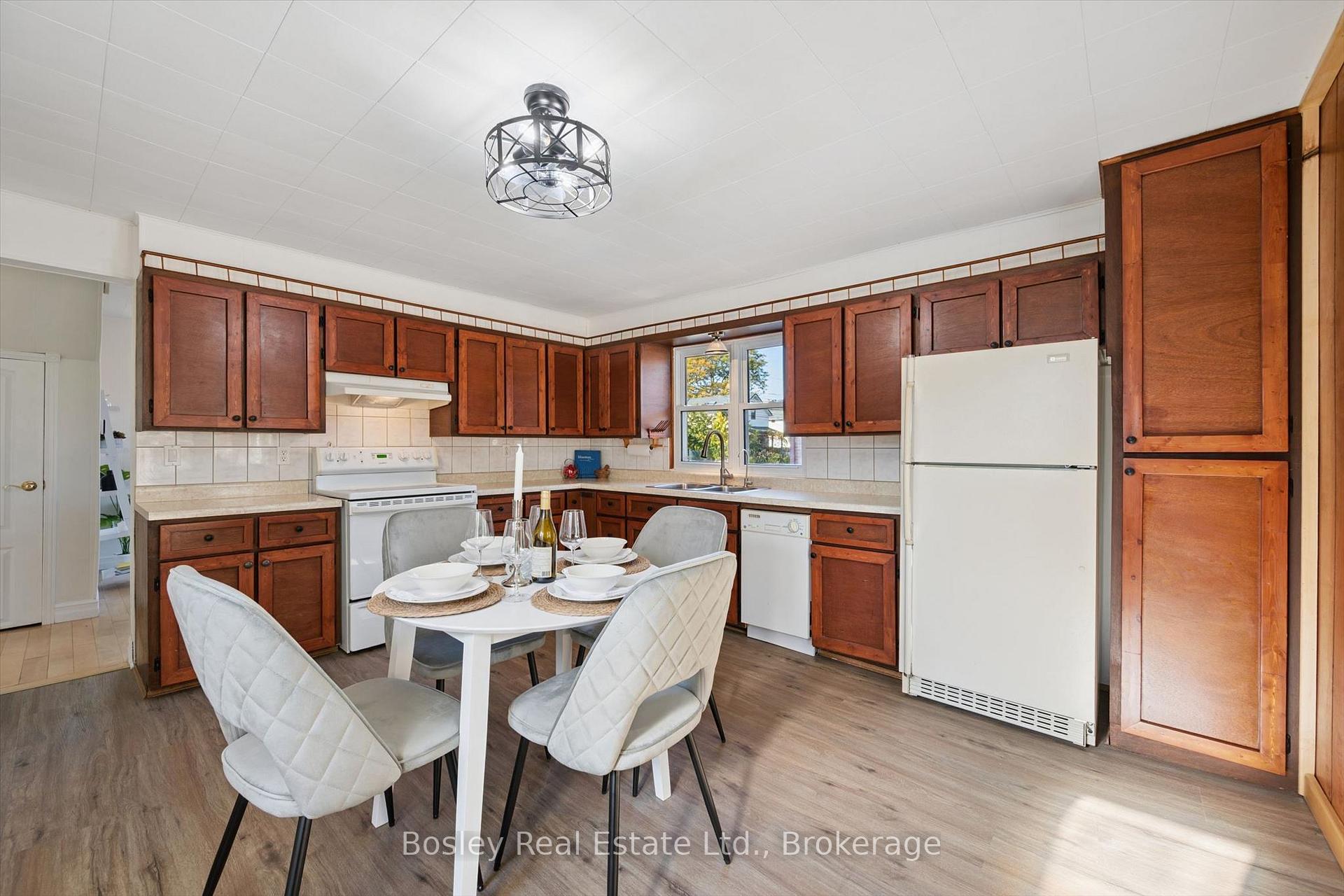 Photo 12 of 31 Jane St Street, Guelph, St. George's — HOMEH