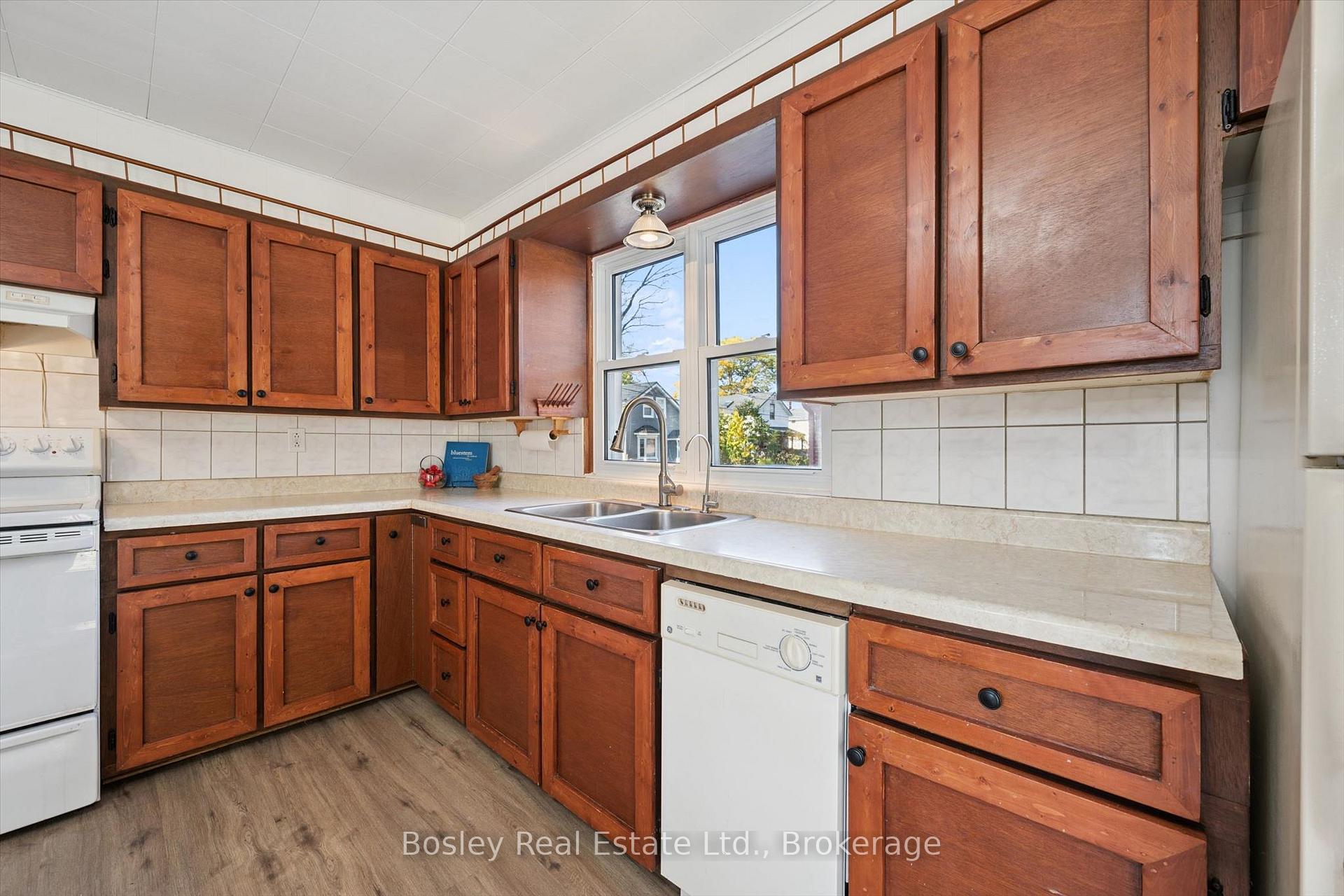 Photo 13 of 31 Jane St Street, Guelph, St. George's — HOMEH