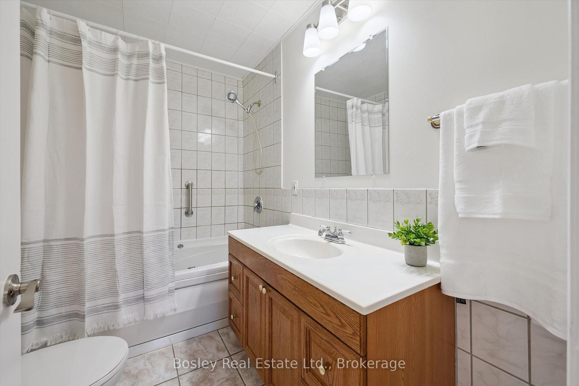 Photo 16 of 31 Jane St Street, Guelph, St. George's — HOMEH