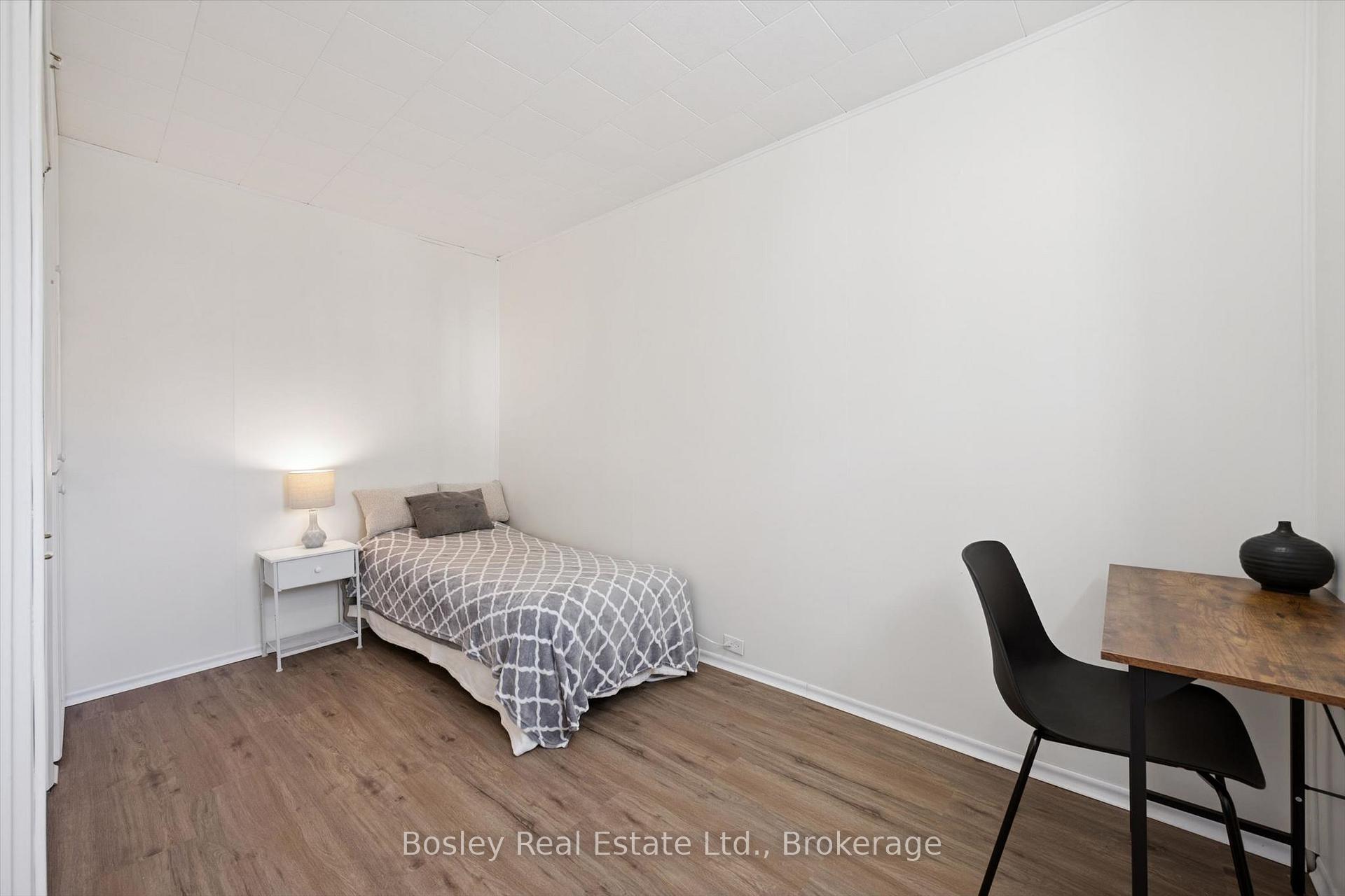 Photo 17 of 31 Jane St Street, Guelph, St. George's — HOMEH