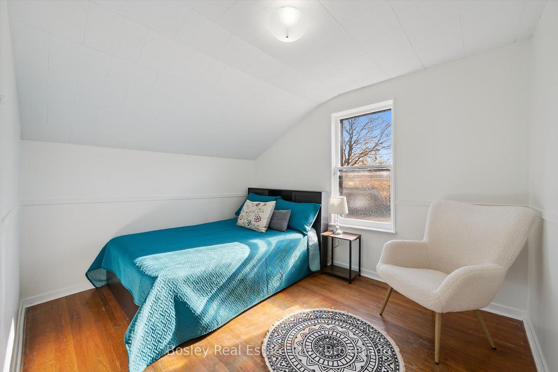 Photo 19 of 31 Jane St Street, Guelph, St. George's — HOMEH
