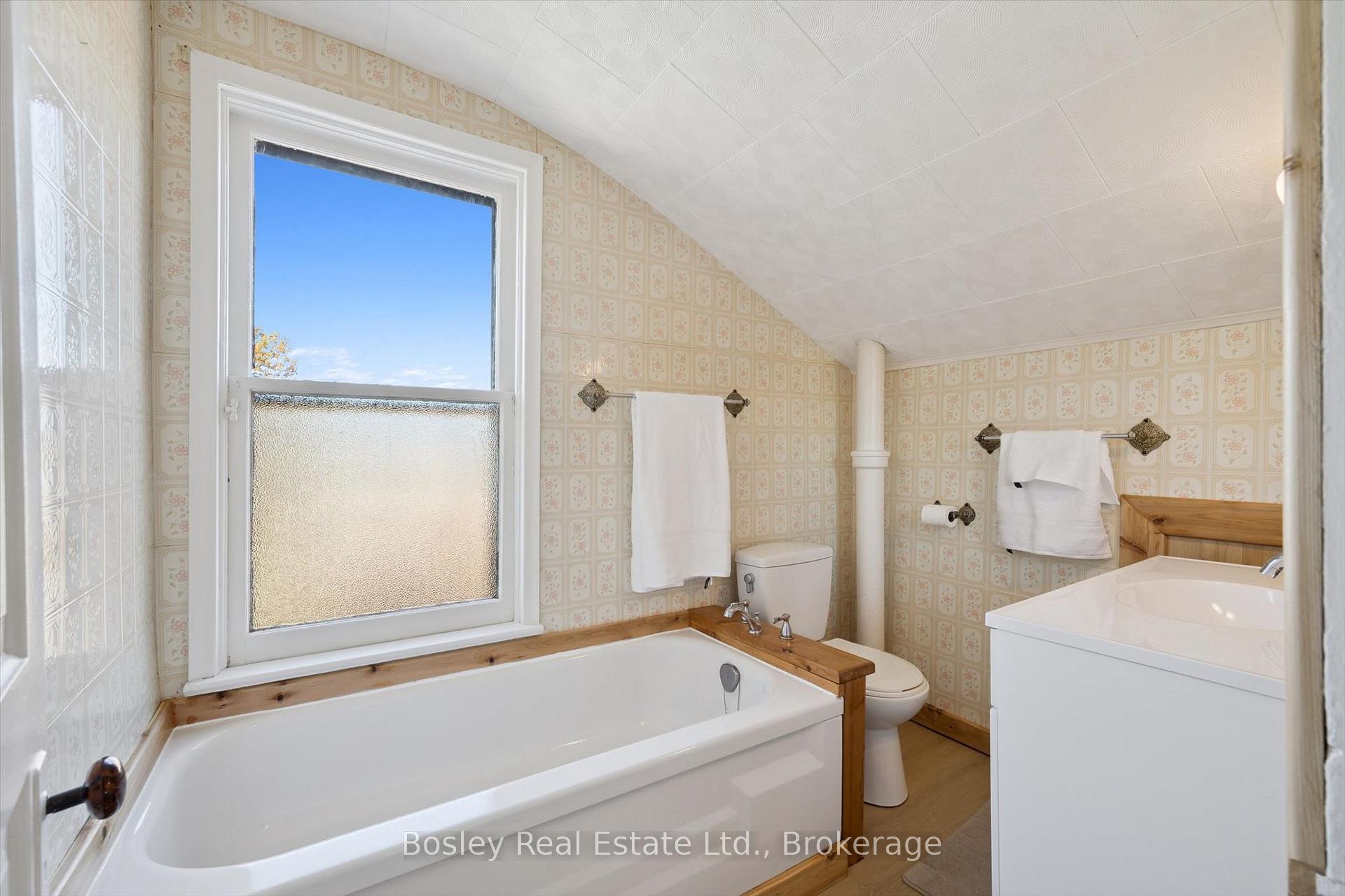 Photo 26 of 31 Jane St Street, Guelph, St. George's — HOMEH