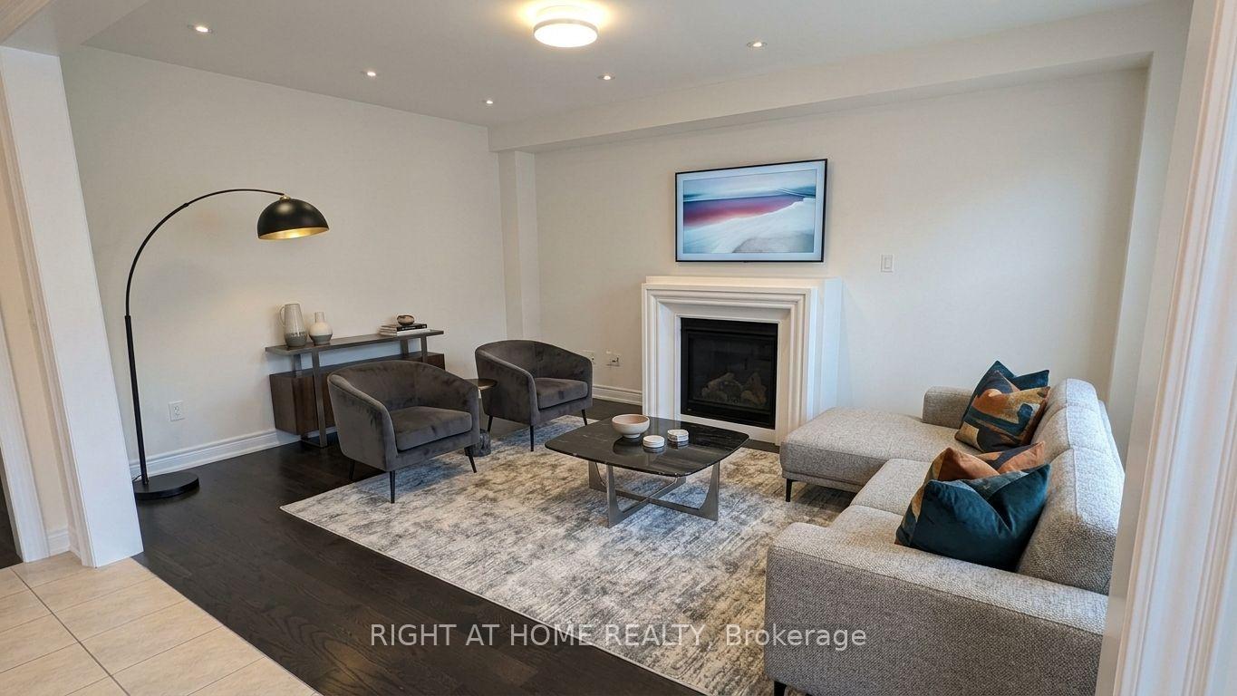Photo 2 of 29 Mondial Crescent, East Gwillimbury, Queensville — HOMEH