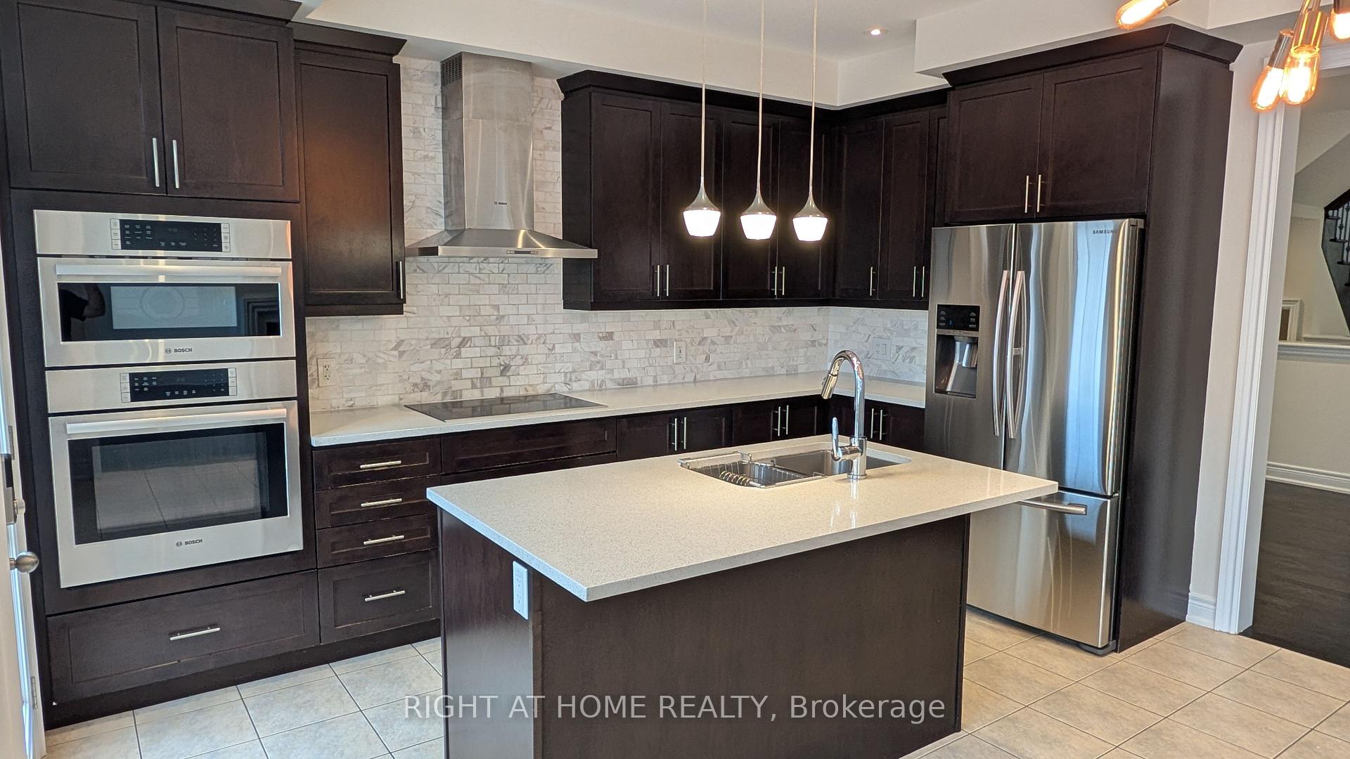 Photo 3 of 29 Mondial Crescent, East Gwillimbury, Queensville — HOMEH