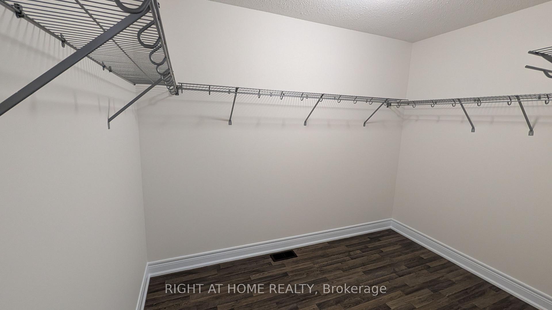 Photo 10 of 29 Mondial Crescent, East Gwillimbury, Queensville — HOMEH