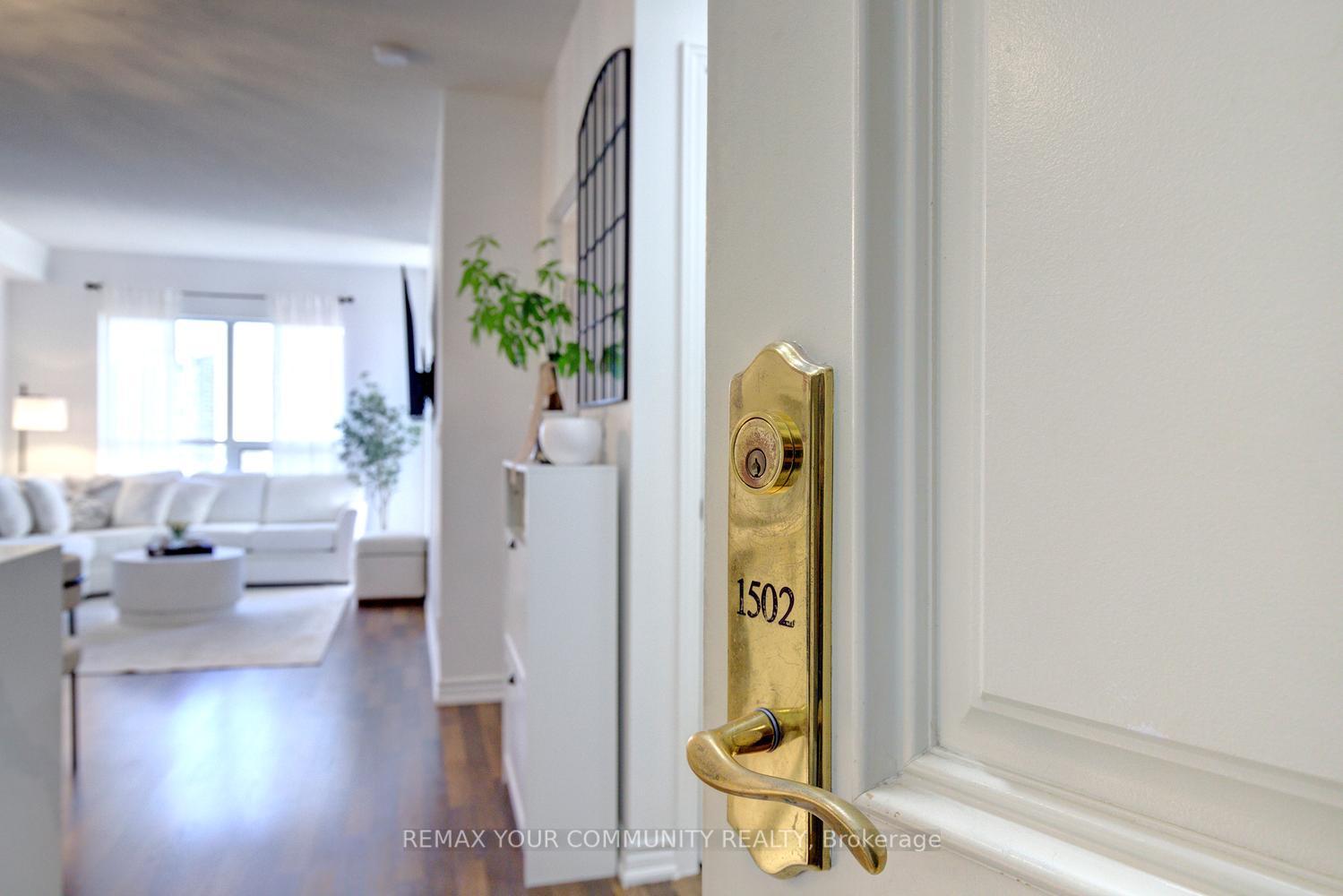 Photo 8 of Unit 1502, 9225 Jane Street, Vaughan, Maple — HOMEH