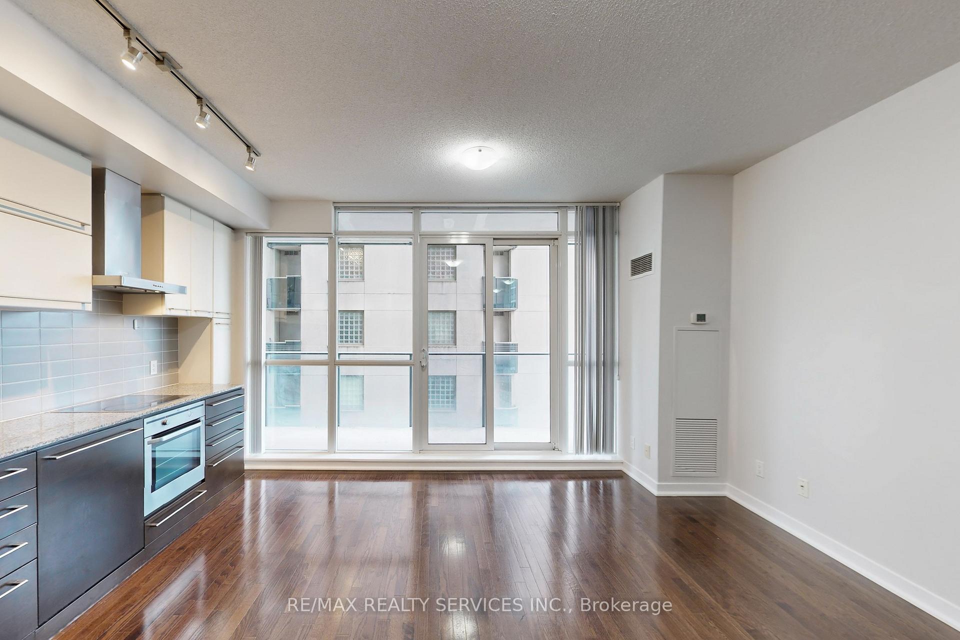 Photo 11 of Unit 1009, 770 Bay Street, Toronto, Bay Street Corridor — HOMEH