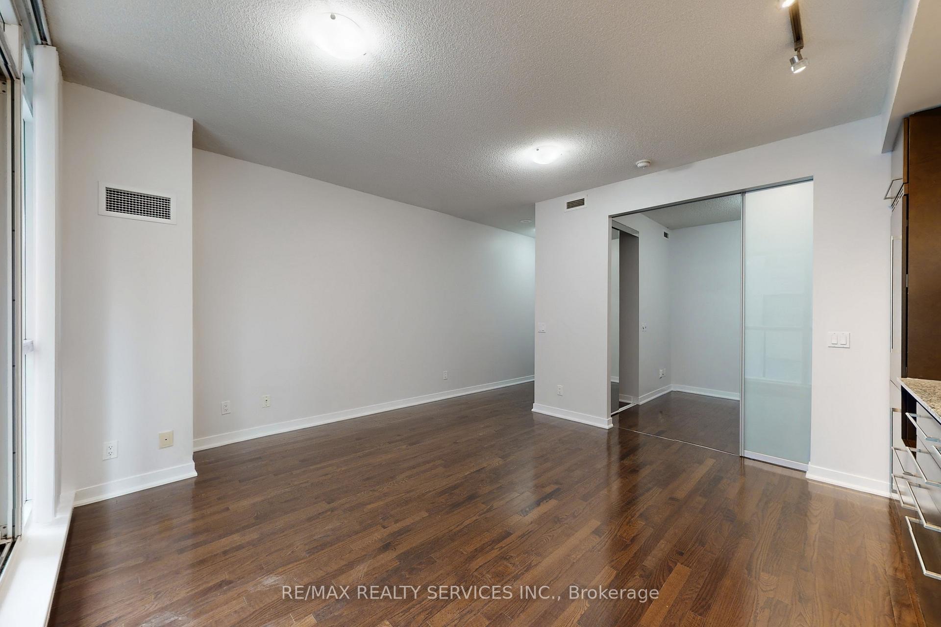 Photo 13 of Unit 1009, 770 Bay Street, Toronto, Bay Street Corridor — HOMEH