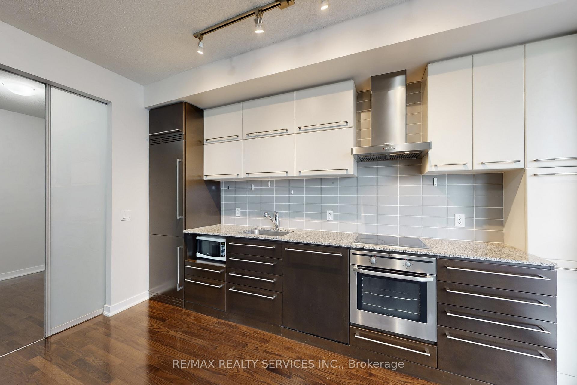 Photo 18 of Unit 1009, 770 Bay Street, Toronto, Bay Street Corridor — HOMEH