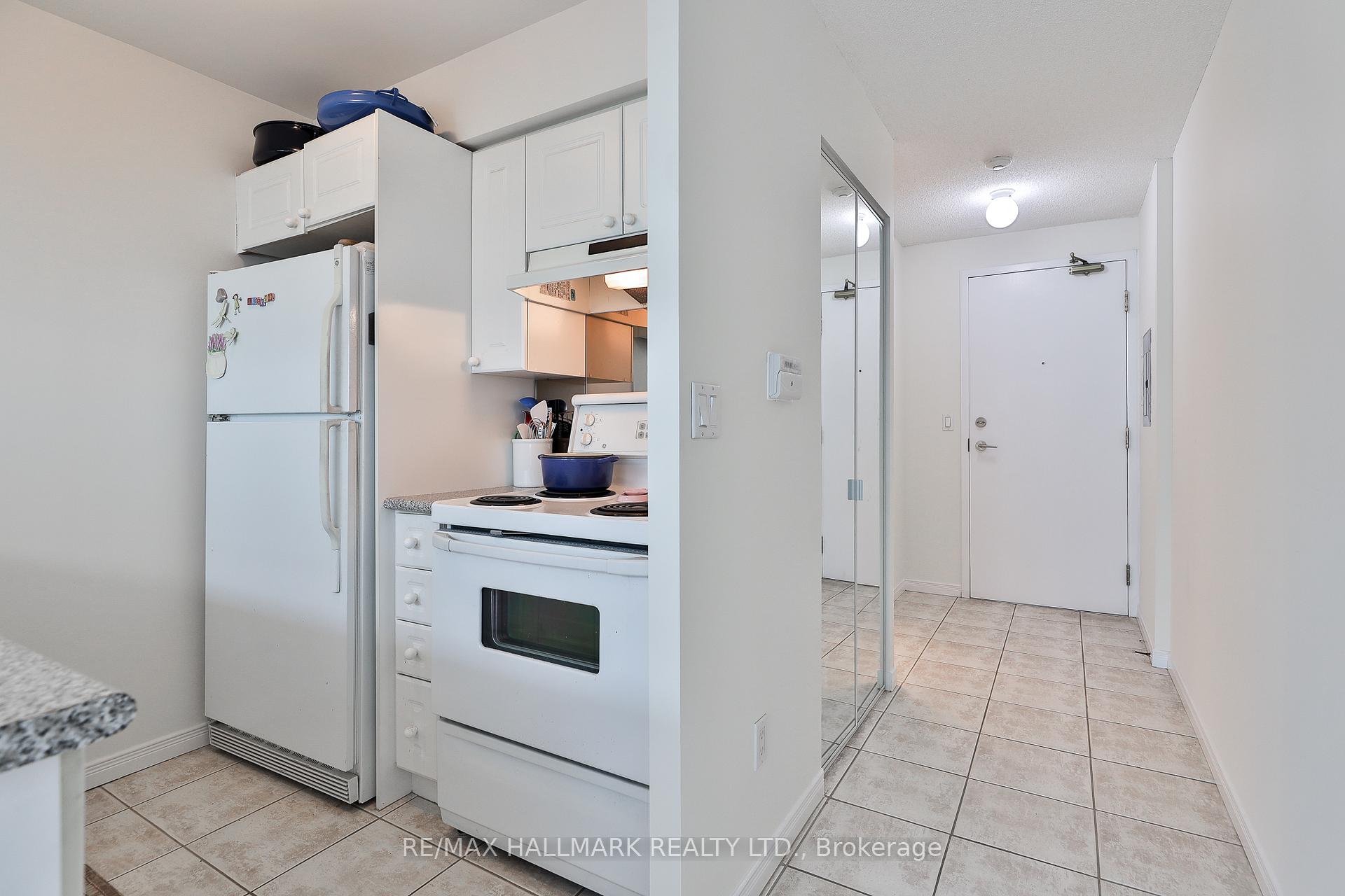 Photo 5 of Unit 528, 109 Front Street E, Toronto, Waterfront Communities — HOMEH