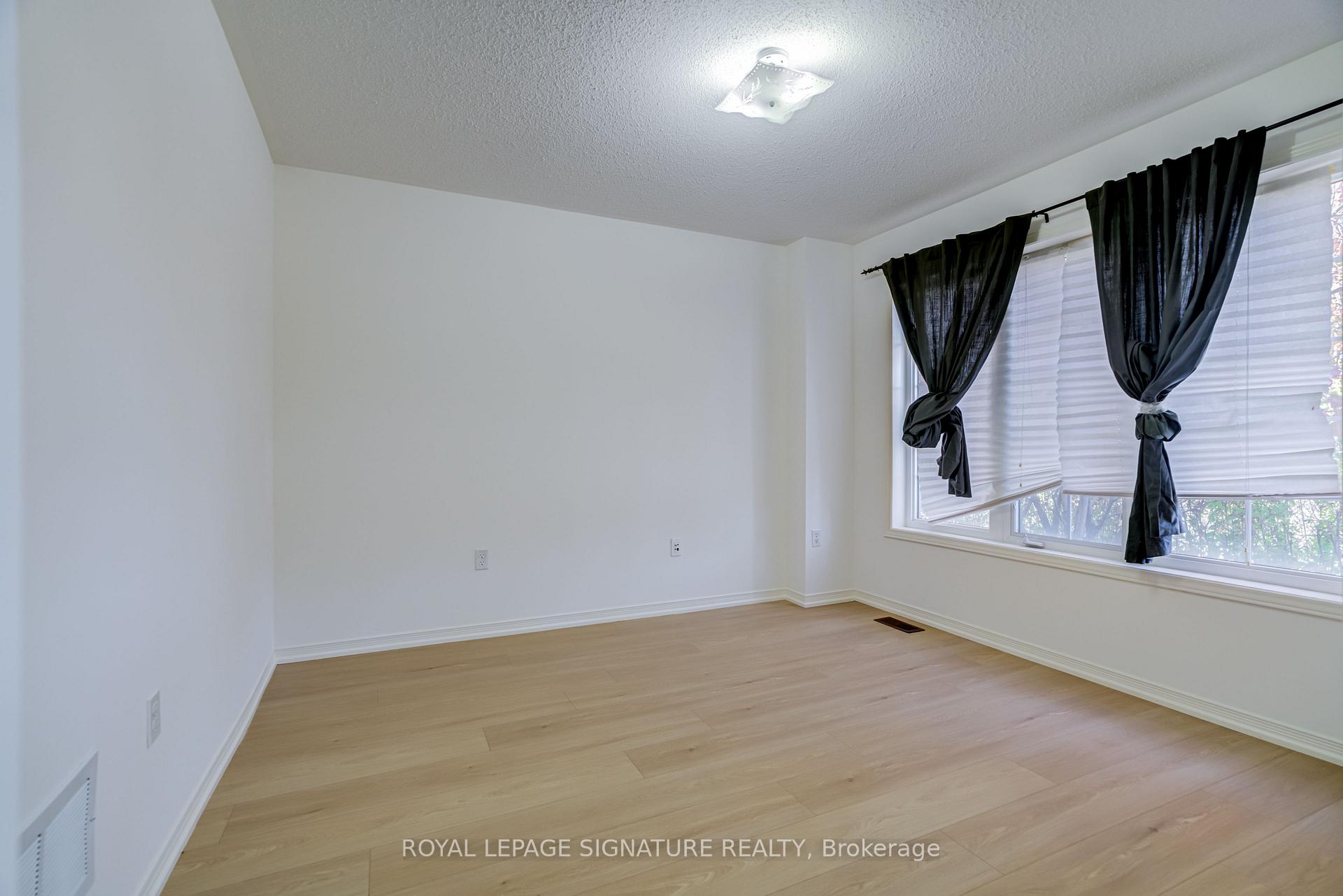 Photo 4 of 67 Prince Charles Way, Markham, Berczy — HOMEH