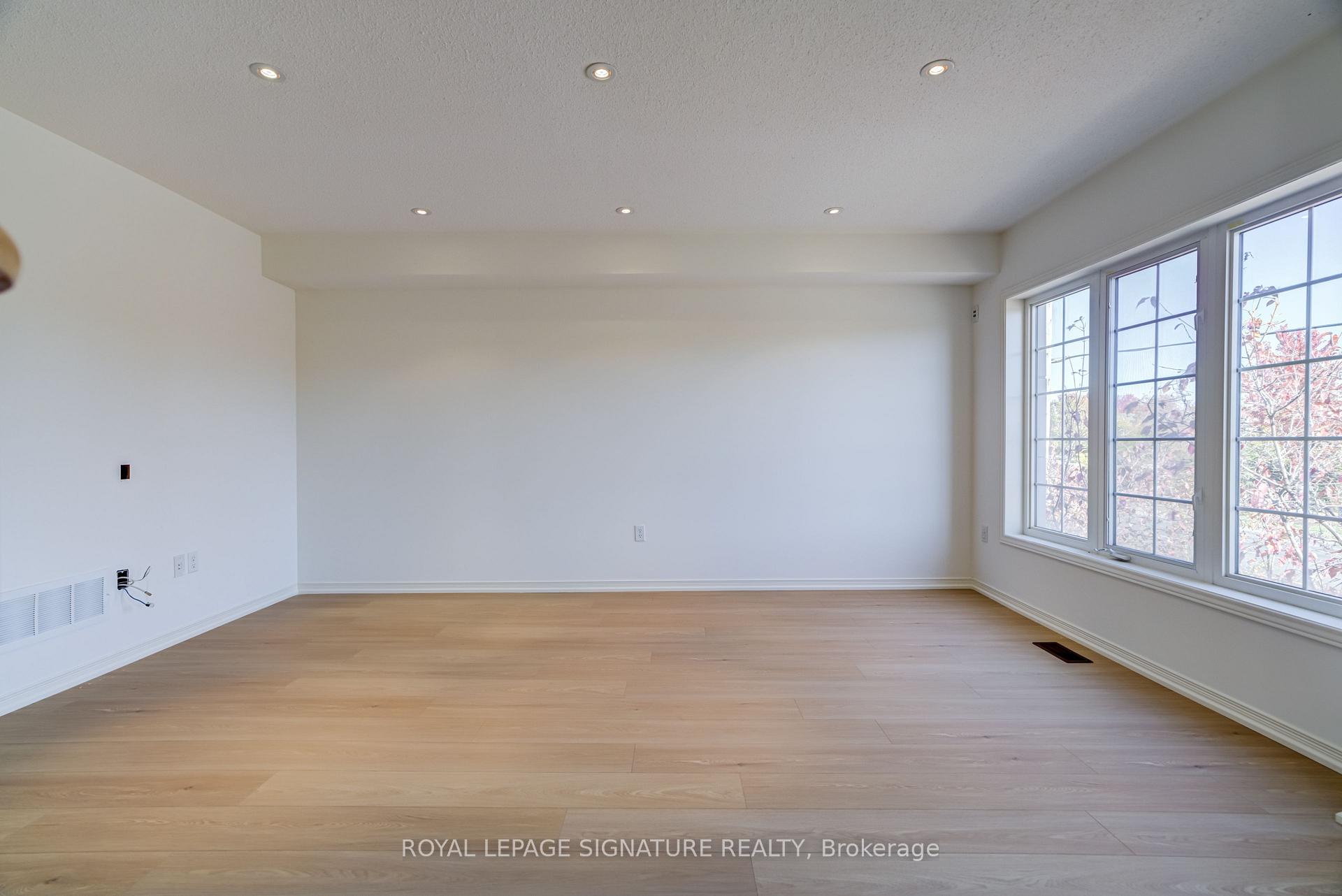 Photo 17 of 67 Prince Charles Way, Markham, Berczy — HOMEH