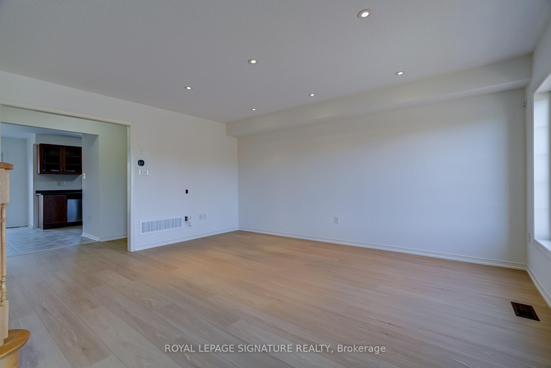 Photo 19 of 67 Prince Charles Way, Markham, Berczy — HOMEH