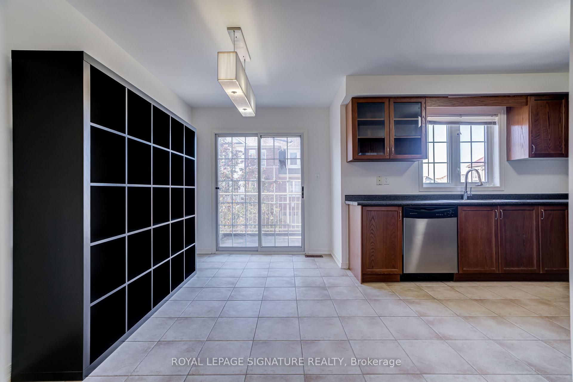 Photo 23 of 67 Prince Charles Way, Markham, Berczy — HOMEH