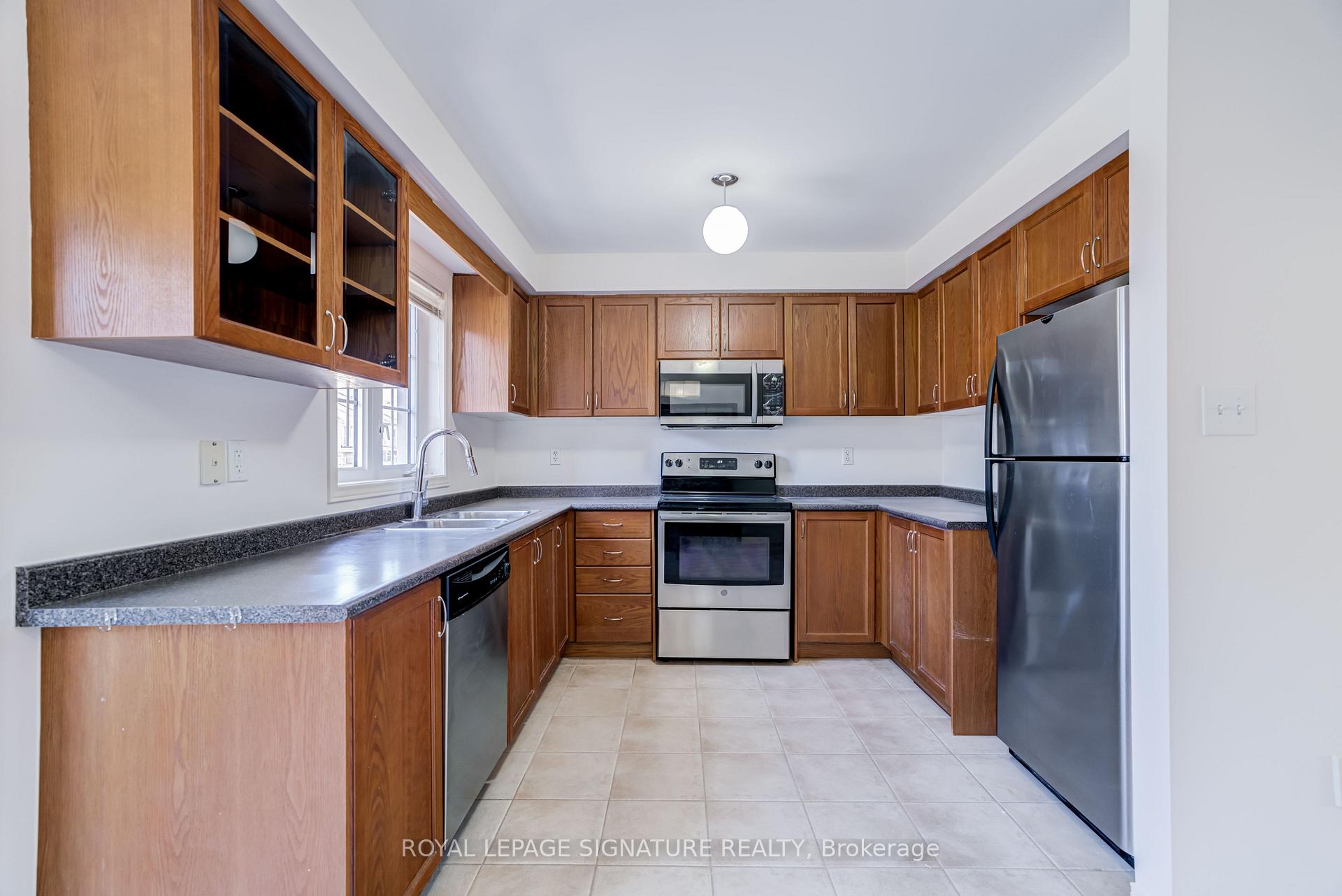 Photo 25 of 67 Prince Charles Way, Markham, Berczy — HOMEH