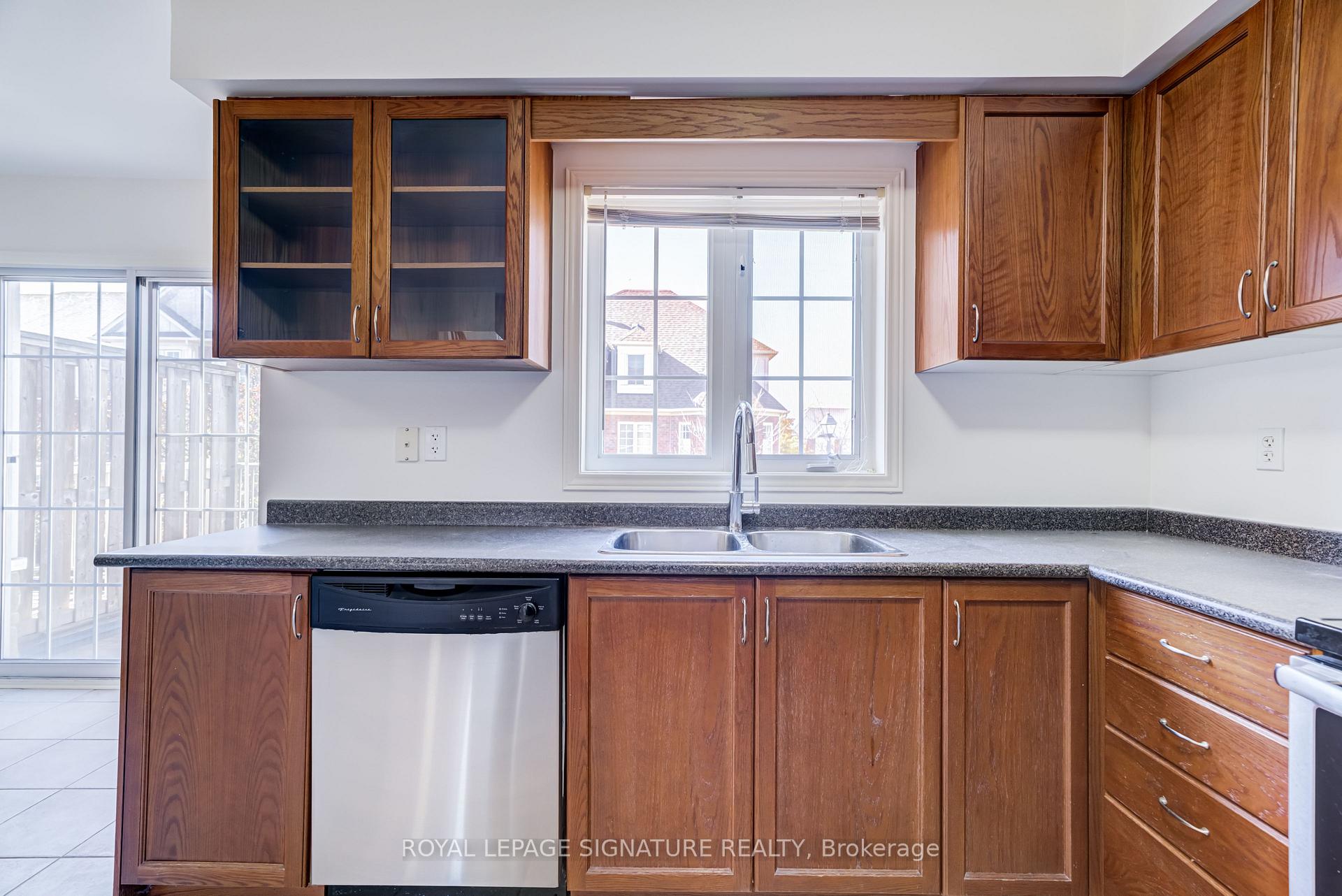 Photo 27 of 67 Prince Charles Way, Markham, Berczy — HOMEH