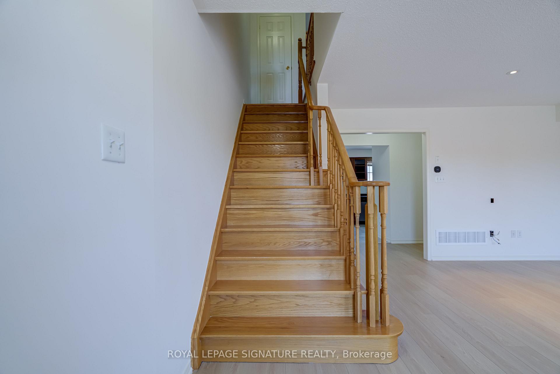 Photo 32 of 67 Prince Charles Way, Markham, Berczy — HOMEH