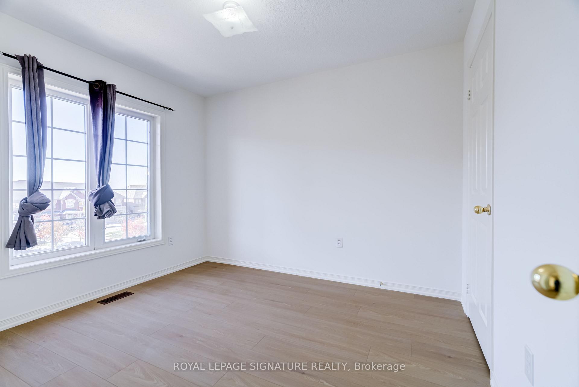 Photo 40 of 67 Prince Charles Way, Markham, Berczy — HOMEH