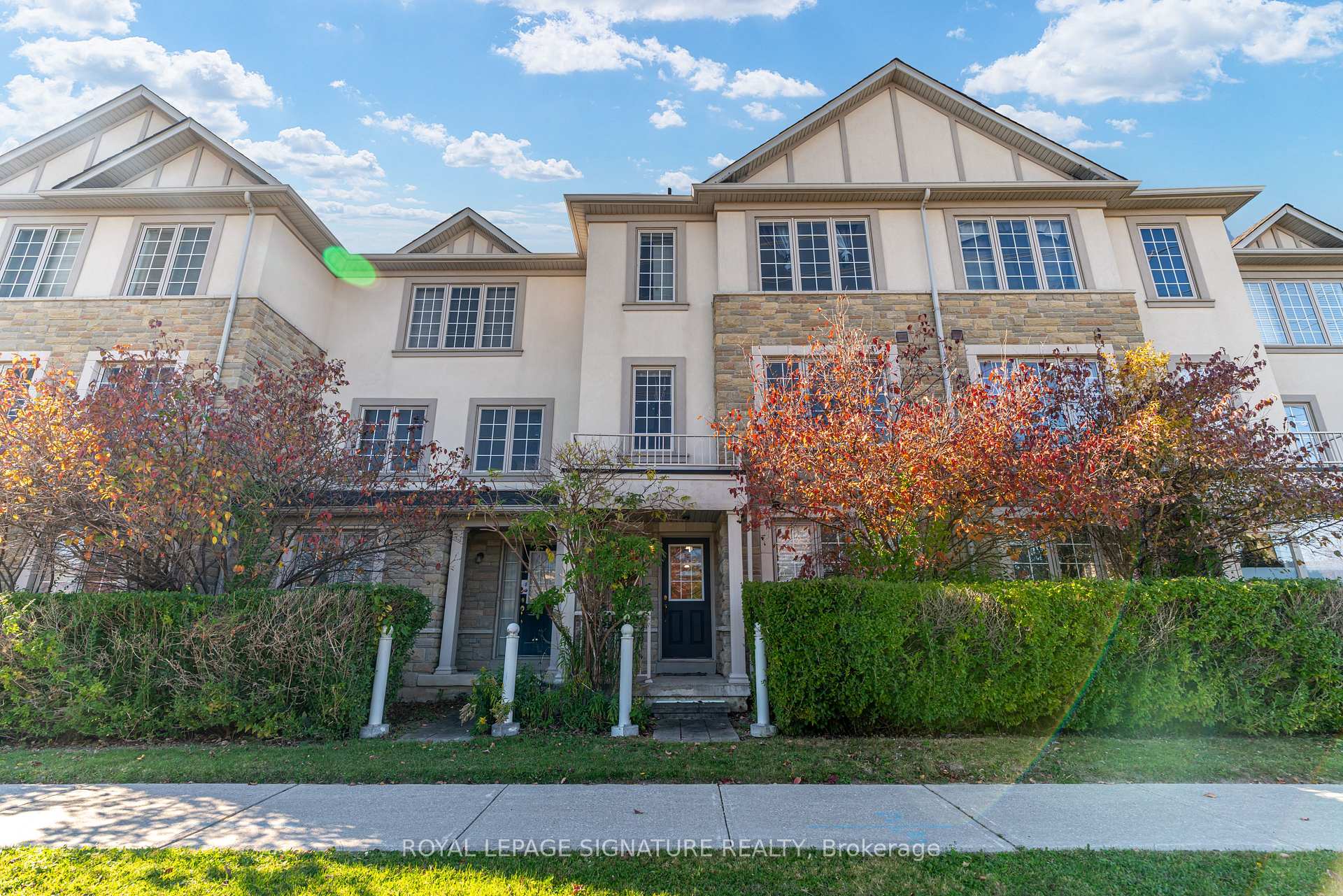 Photo 53 of 67 Prince Charles Way, Markham, Berczy — HOMEH