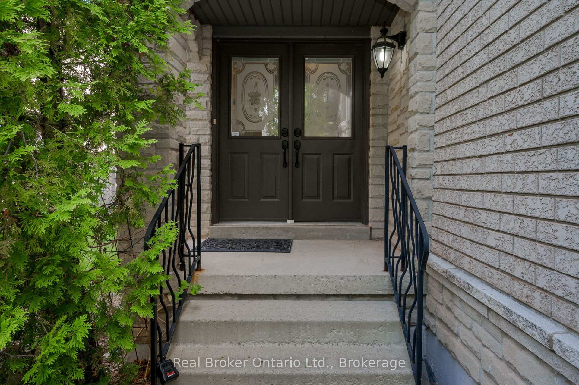 Photo 2 of 2189 Shorncliffe Boulevard, Oakville, Westmount — HOMEH