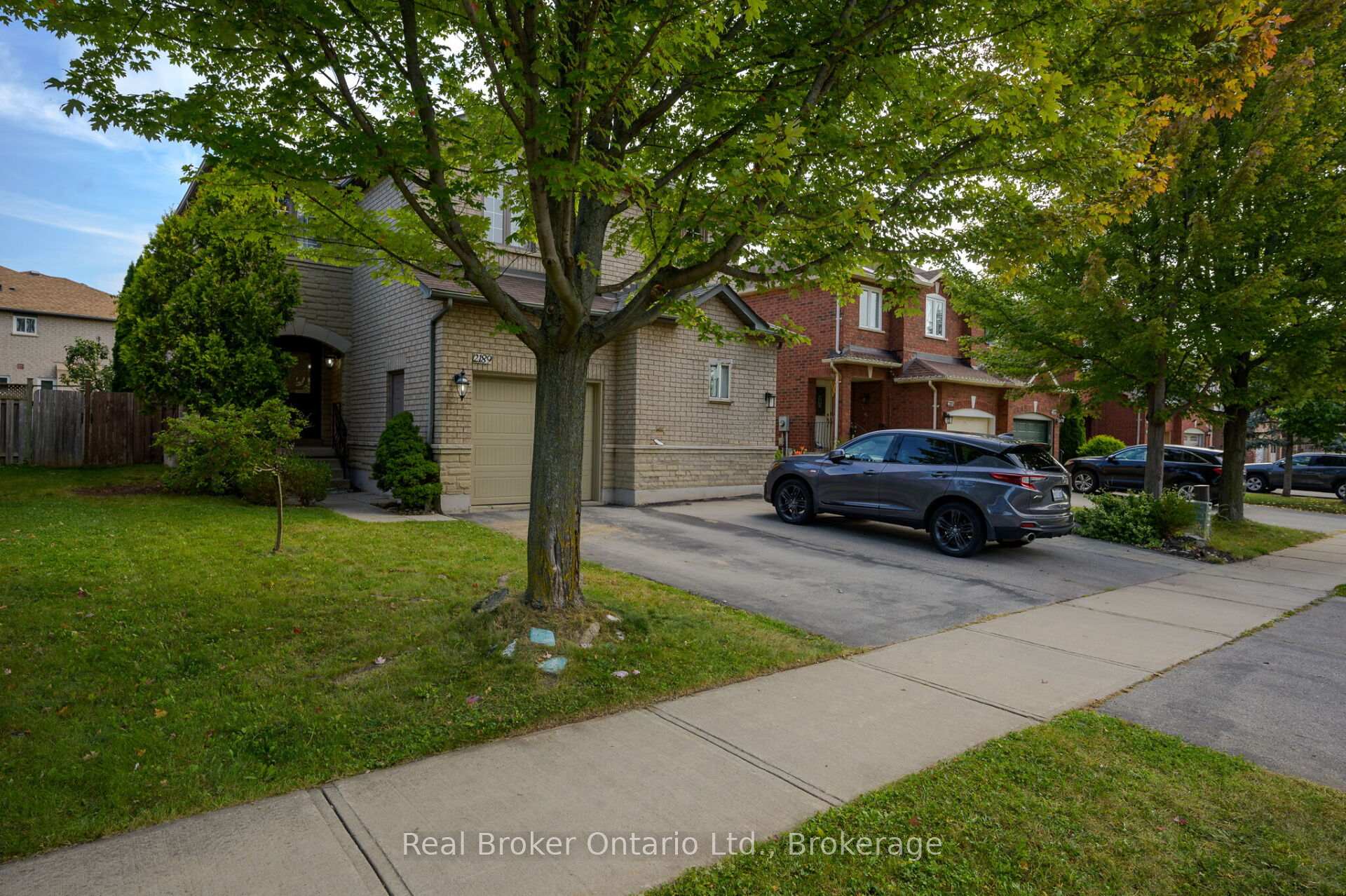 Photo 3 of 2189 Shorncliffe Boulevard, Oakville, Westmount — HOMEH
