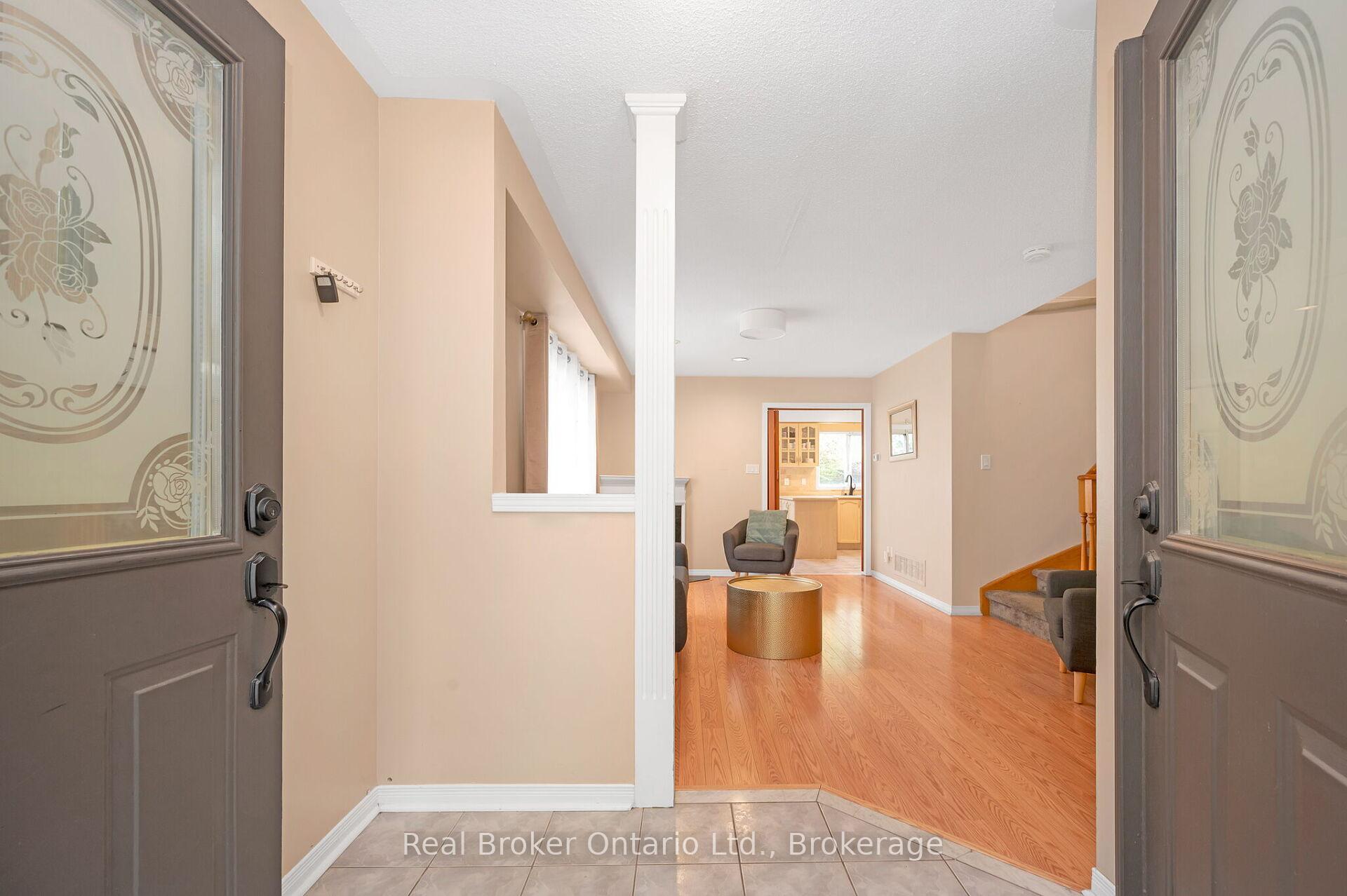 Photo 4 of 2189 Shorncliffe Boulevard, Oakville, Westmount — HOMEH