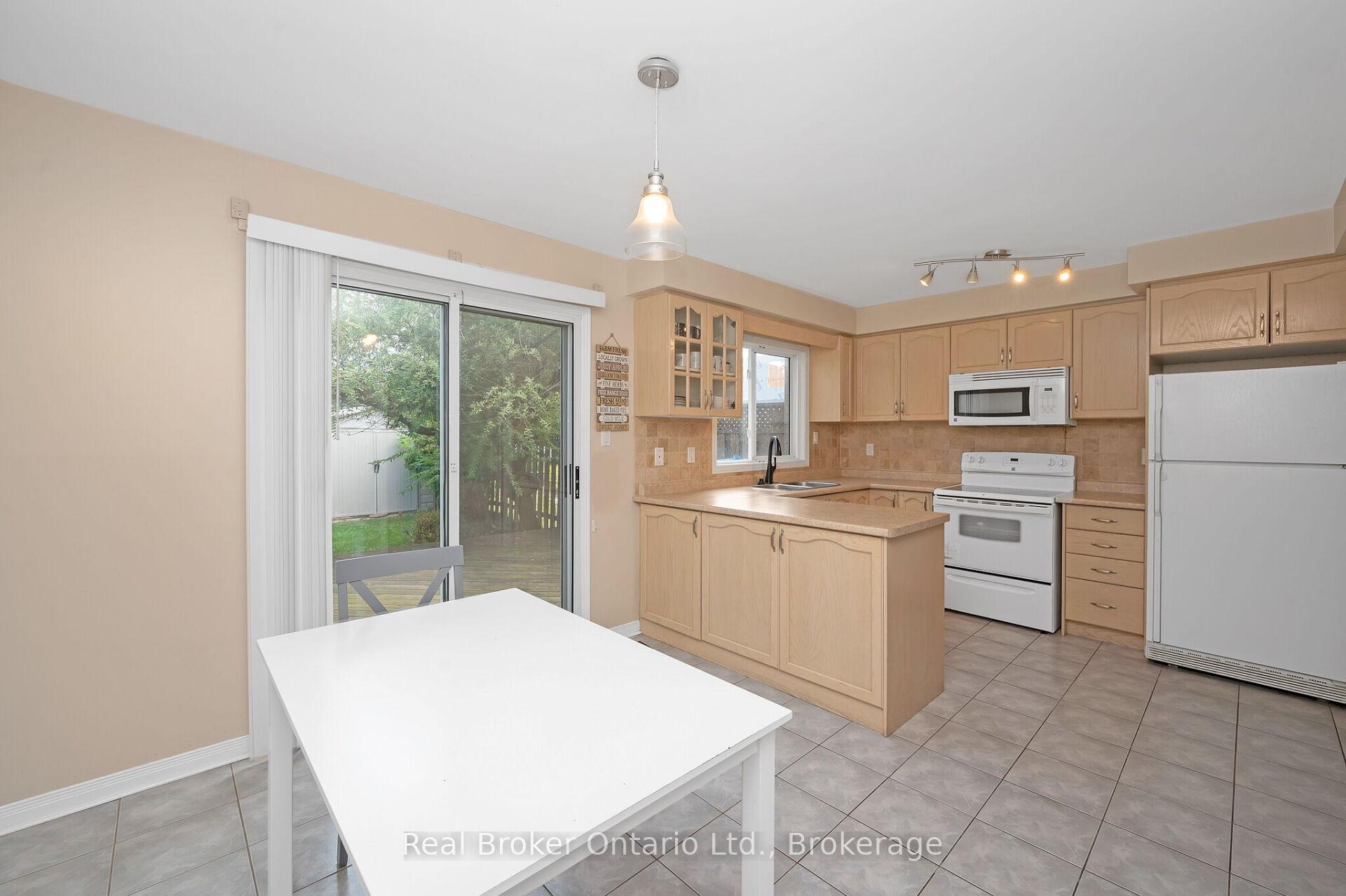 Photo 11 of 2189 Shorncliffe Boulevard, Oakville, Westmount — HOMEH