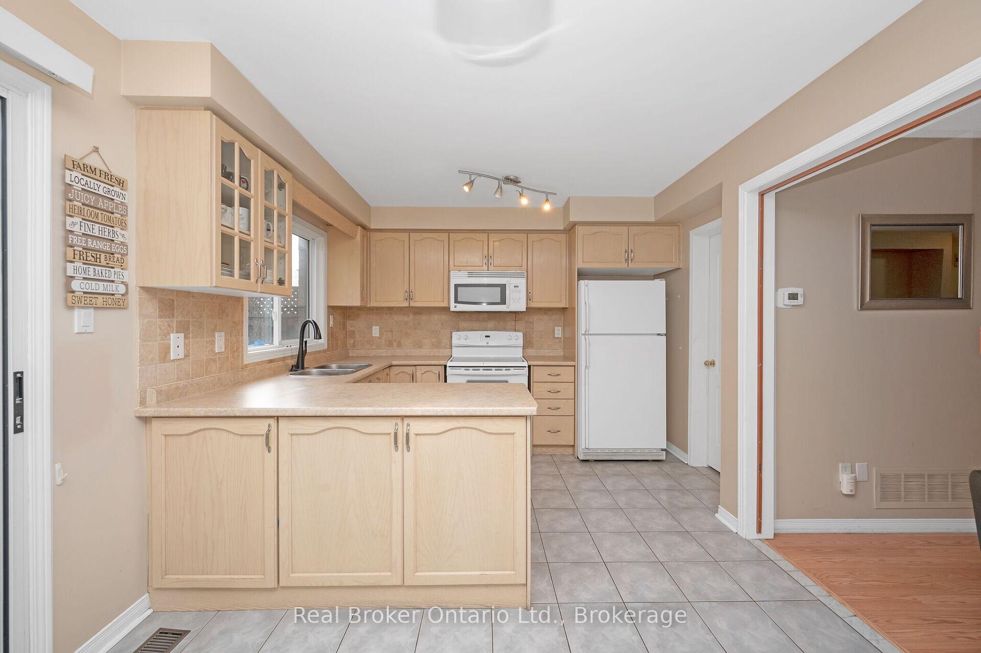 Photo 12 of 2189 Shorncliffe Boulevard, Oakville, Westmount — HOMEH
