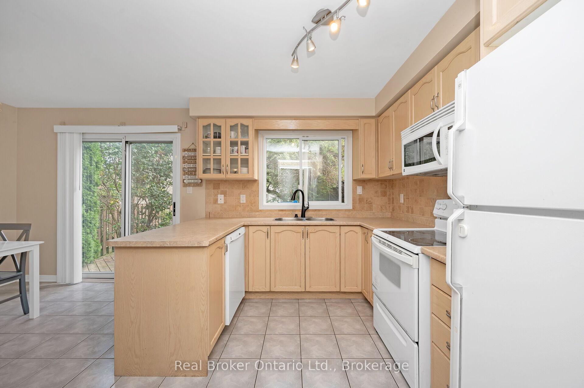 Photo 13 of 2189 Shorncliffe Boulevard, Oakville, Westmount — HOMEH